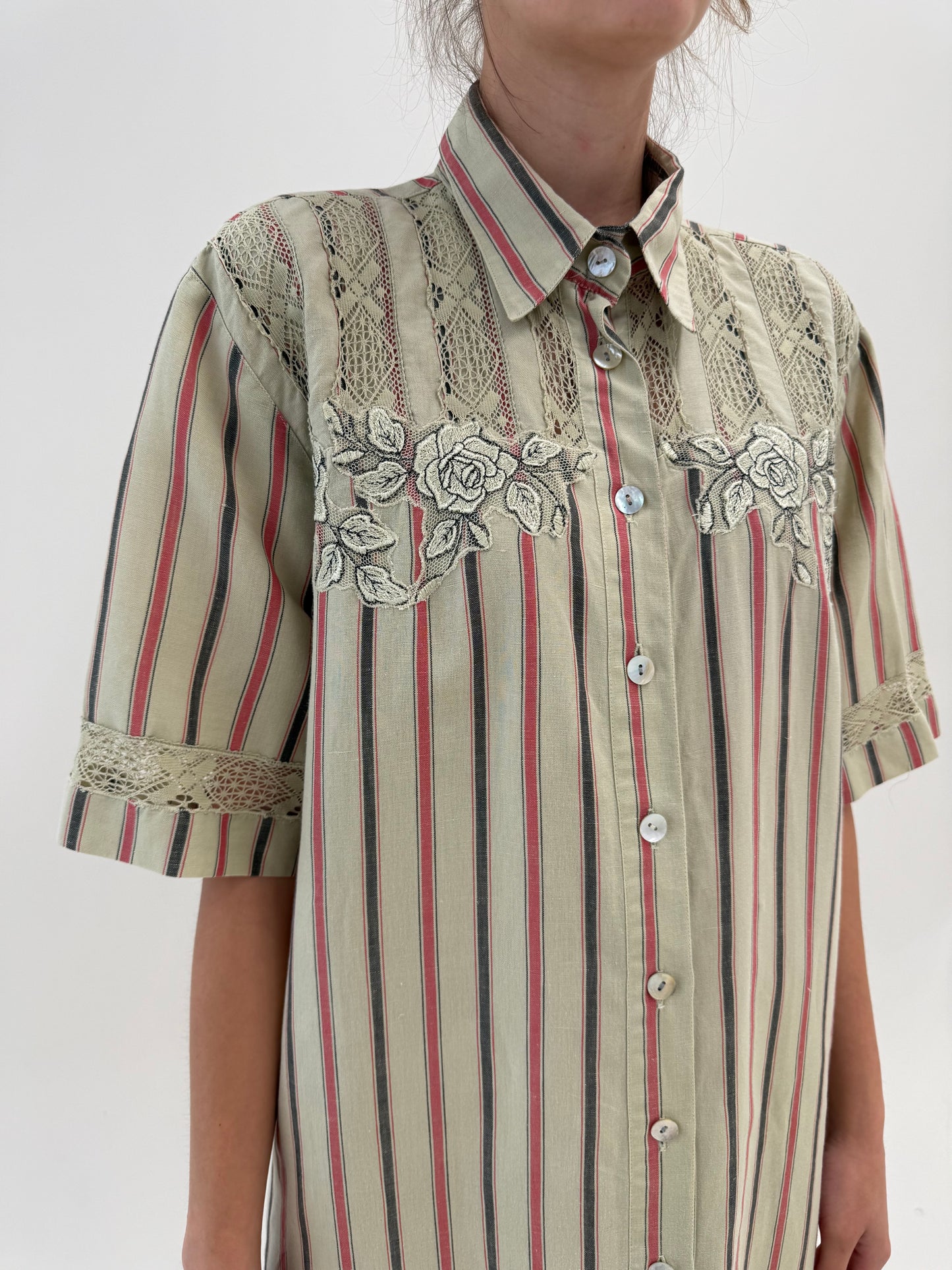 Rochie vintage italiană din pânză excepțională de in cu broderie și macrame