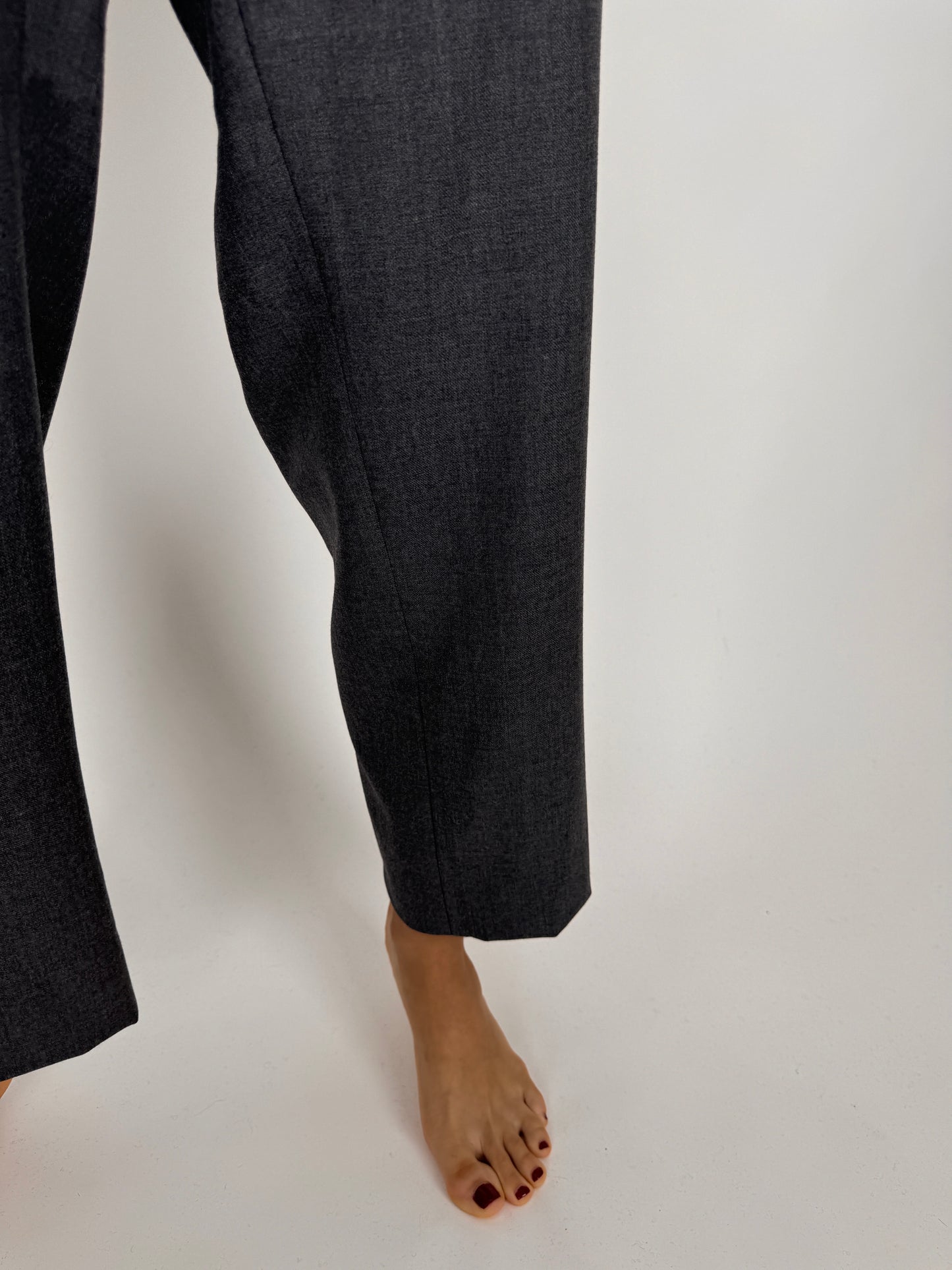 Pantaloni pebble grey din stofă plină extrafina de lana