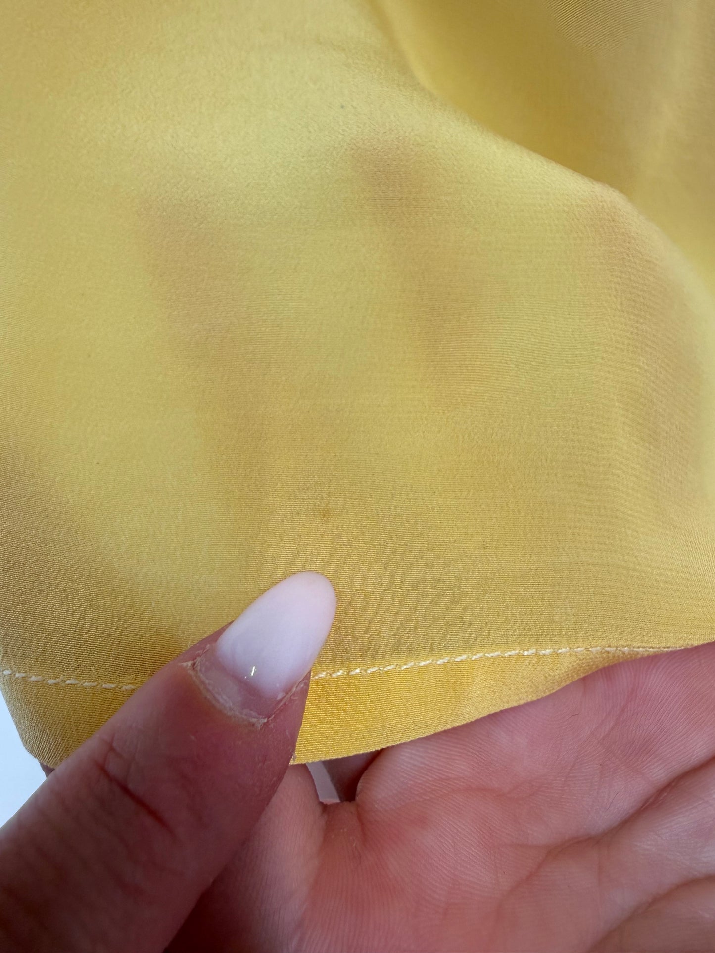 Top butter yellow din mătase naturală în croi minimalist