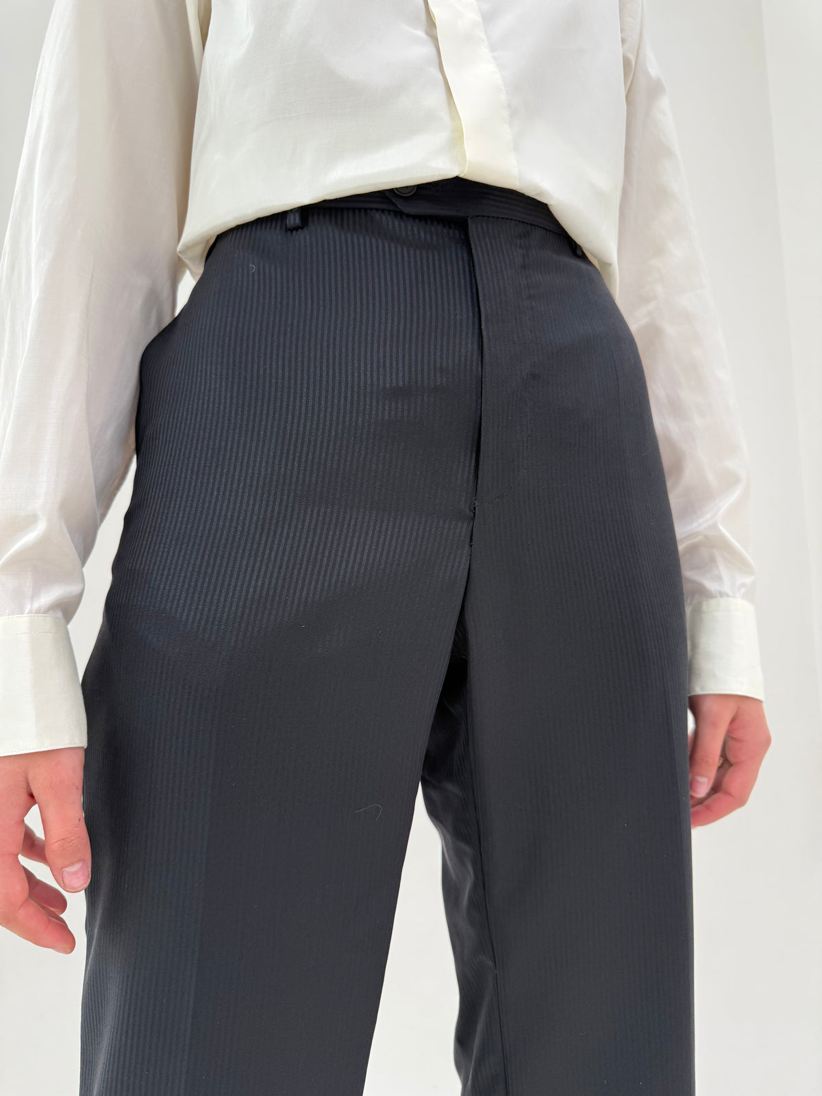 Costum negru de brand luxury Pal Zileri din stofă de lana și mătase naturală texturat cu dungi