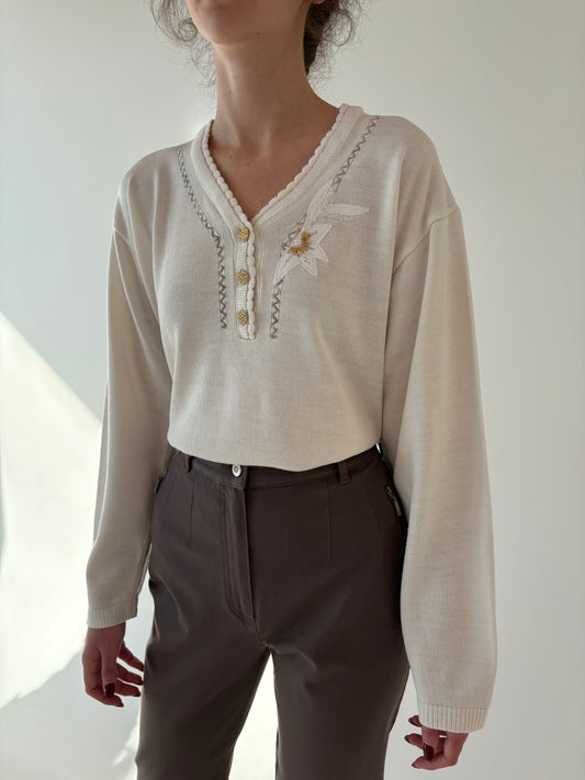 Puloveras vintage butter white cu aplicații delicate din mix de lana