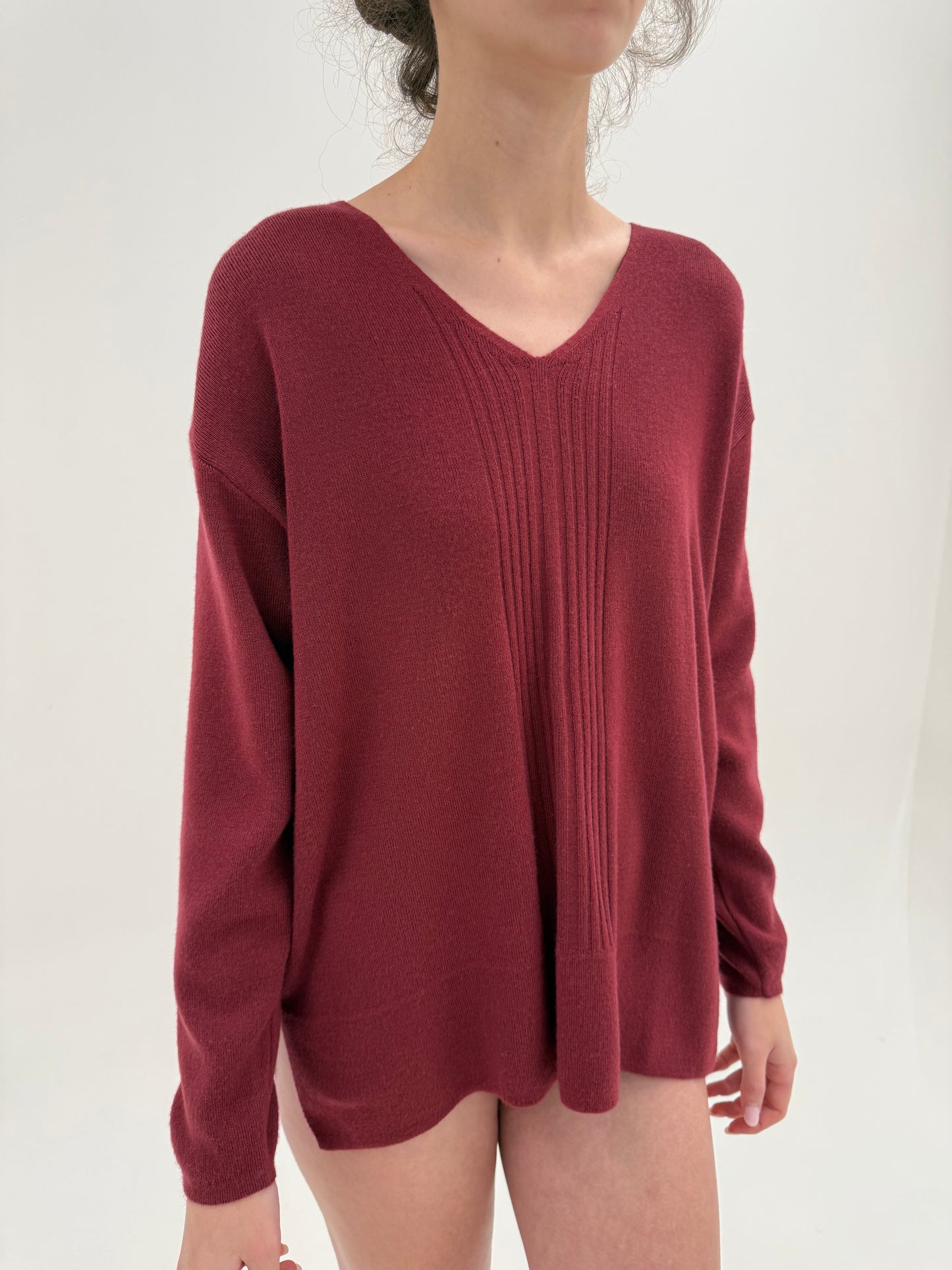 Pulover burgundy în croi lejer din lana merino extrafina