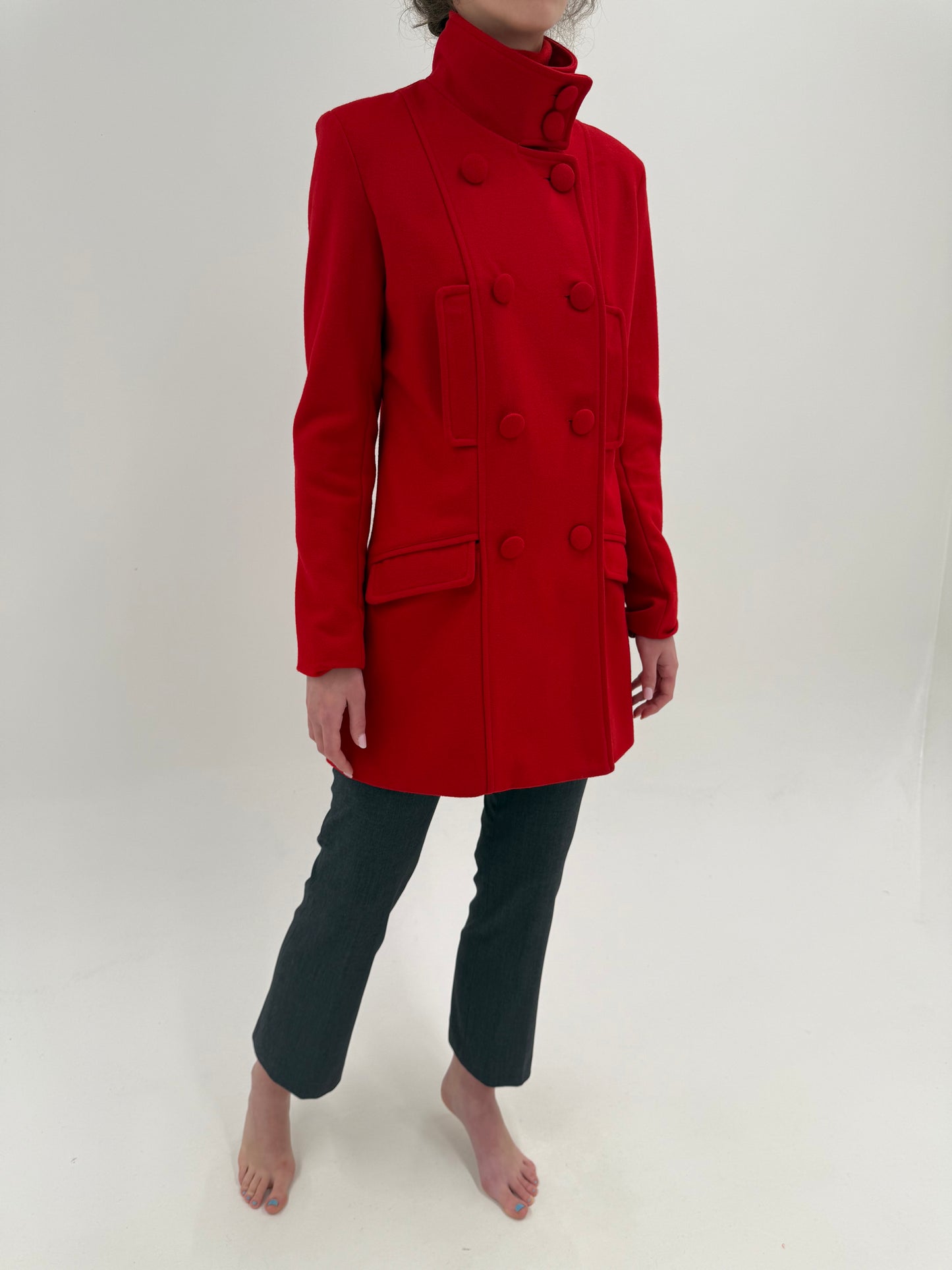 Palton cherry red din stofă ușor structurată cu închidere dublă