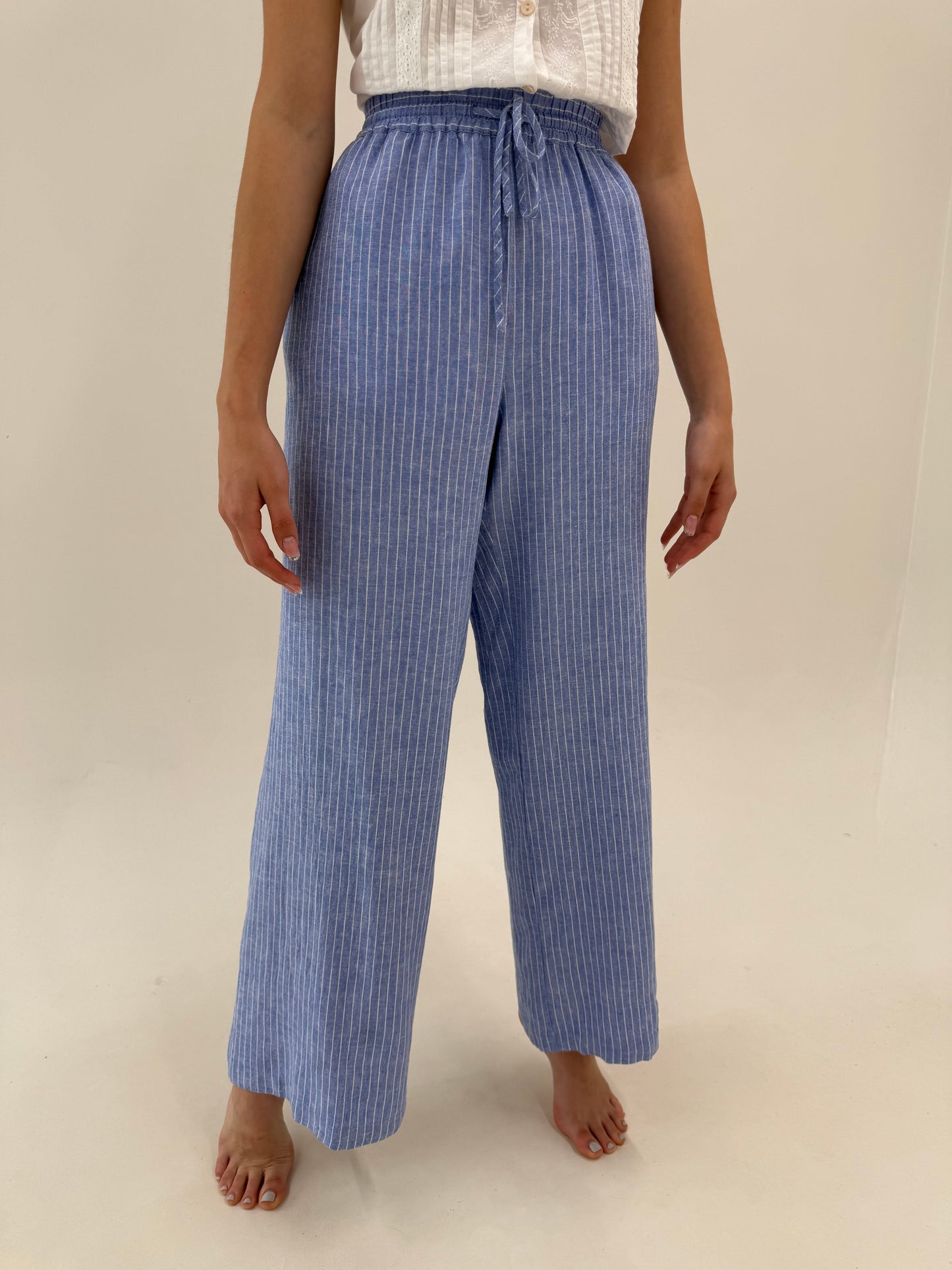 Pantaloni palazzo tall din pânză de in cu dungi fine verticale albe