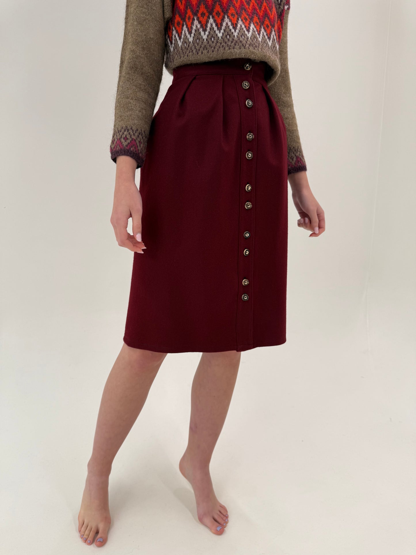 Fustă vintage burgundy din stofă groasă de lana extrafina cu pliuri adânci