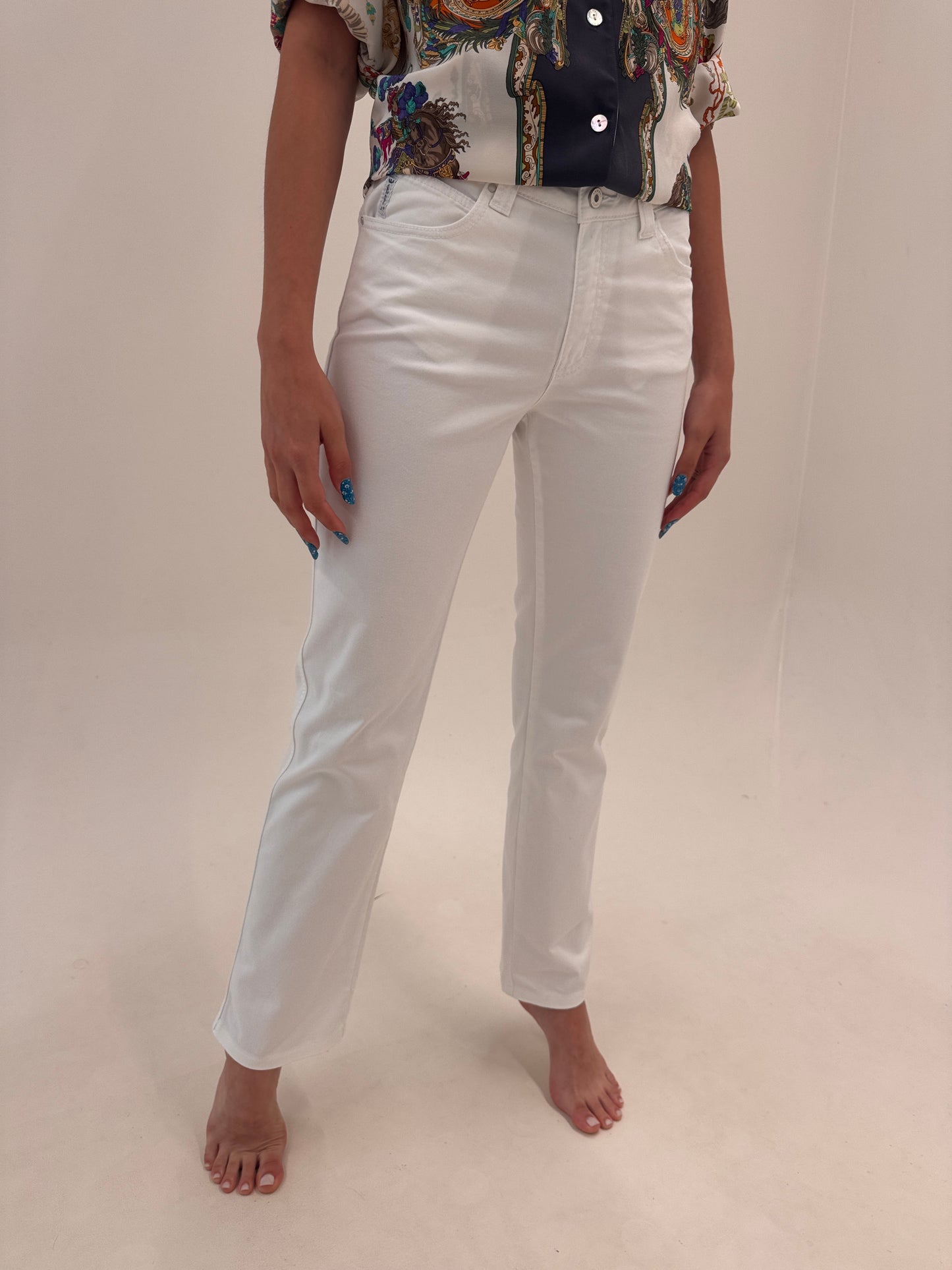 Jeans Armani de vară tall ultra confort în croi super revenit în trend ‘skinny straight’