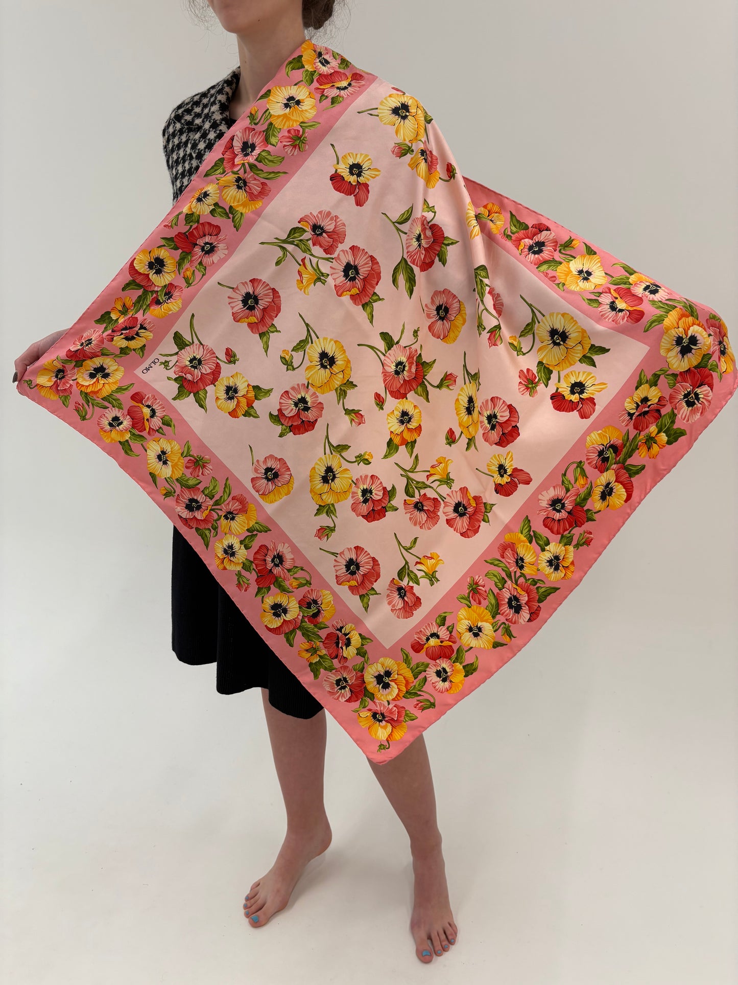 Eșarfă roz pudrat din mătase naturală cu print superb