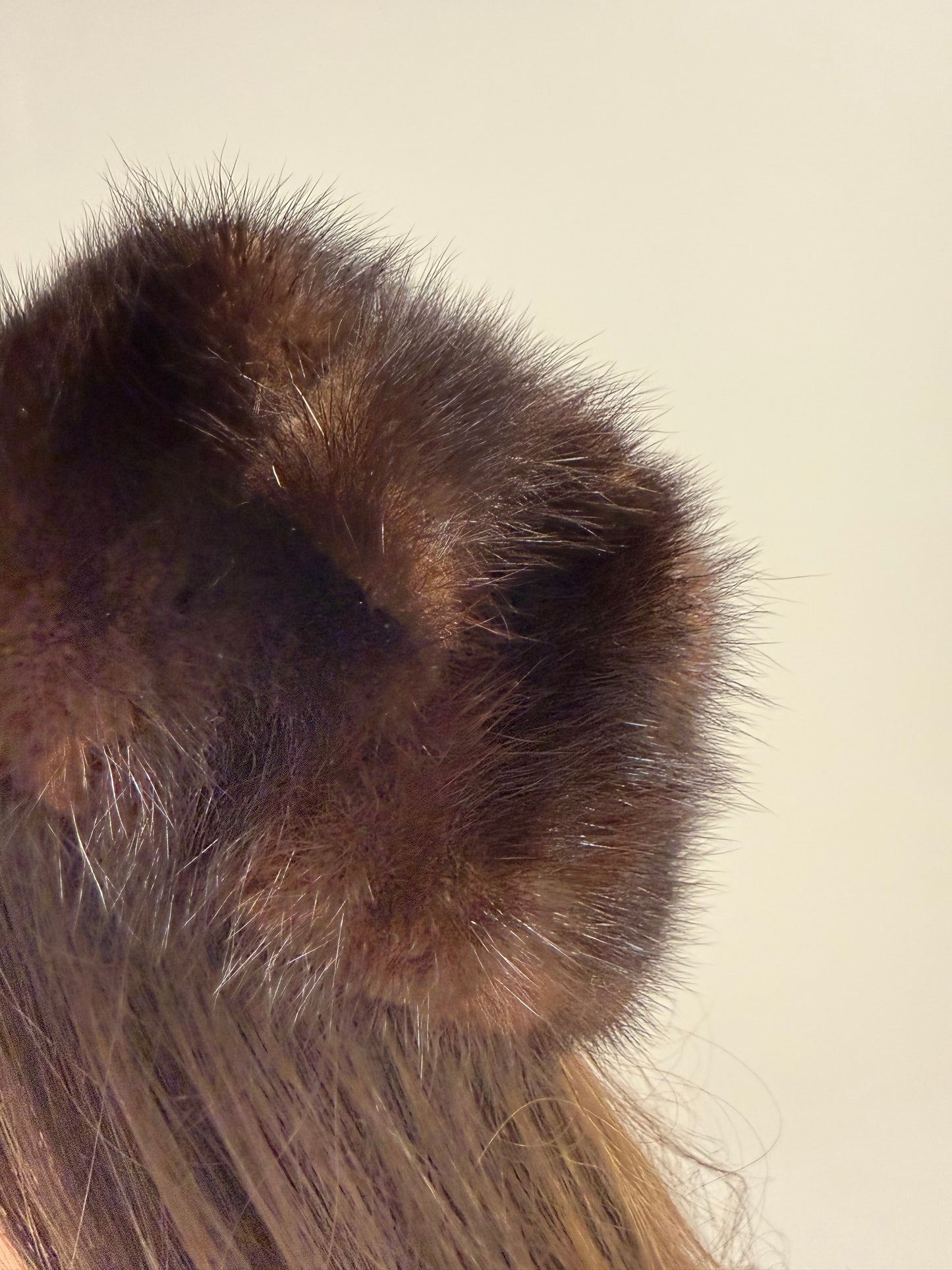 Pillbox hat super în trend din nurcă