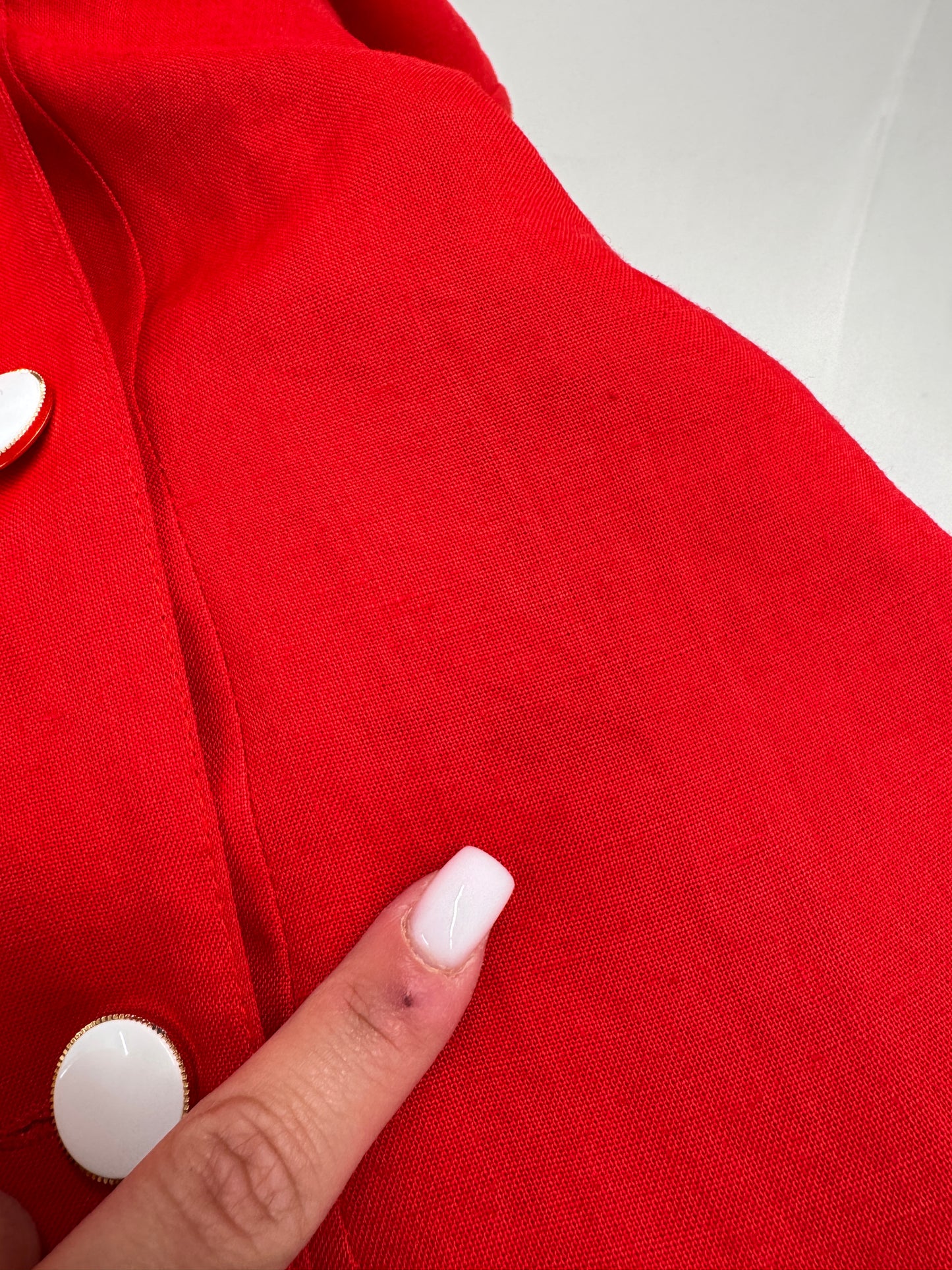 Rochie vintage italiană din pânză de in ușor structurată cu broderie și închidere dublă
