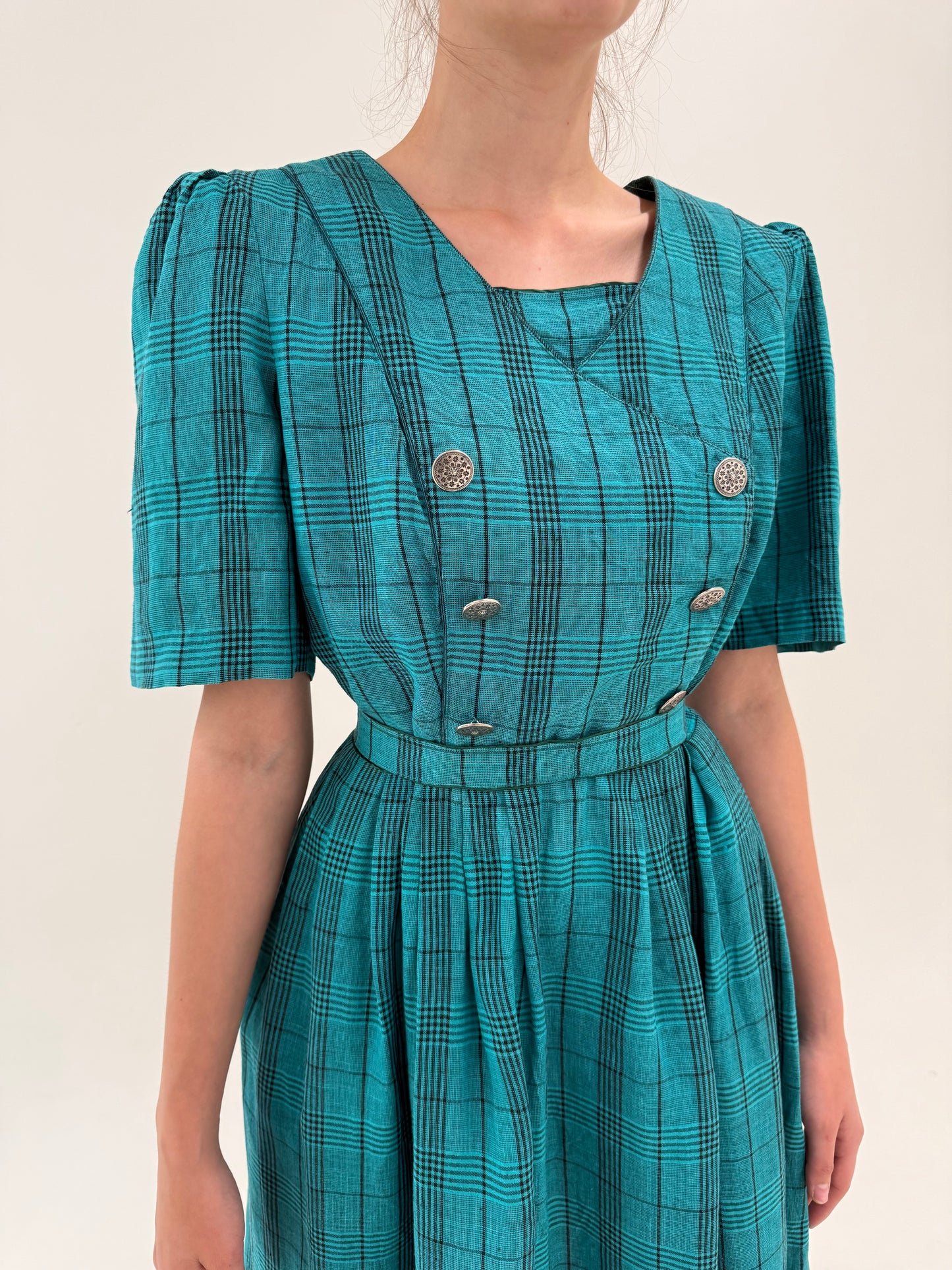 Rochie vintage din pânză de in cu talie ultra marcată înaltă midi lung
