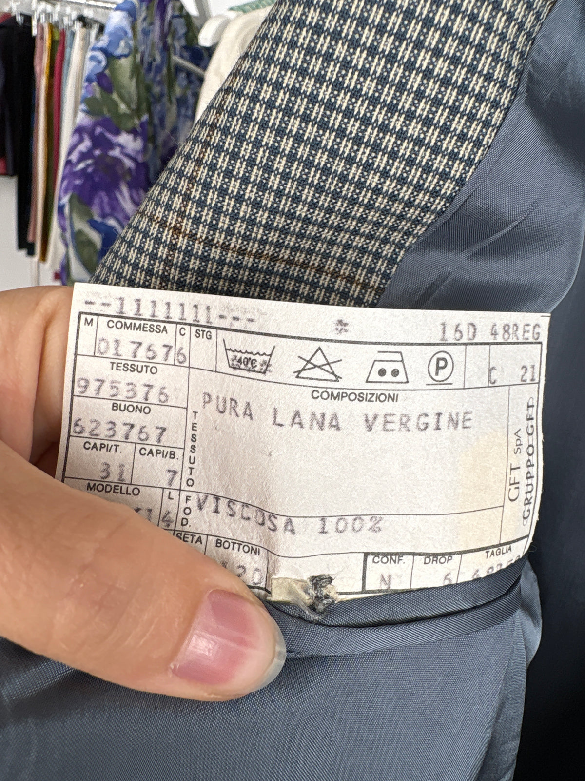 Sacou tall de brand luxury italian în carouri fine din lana excepțională