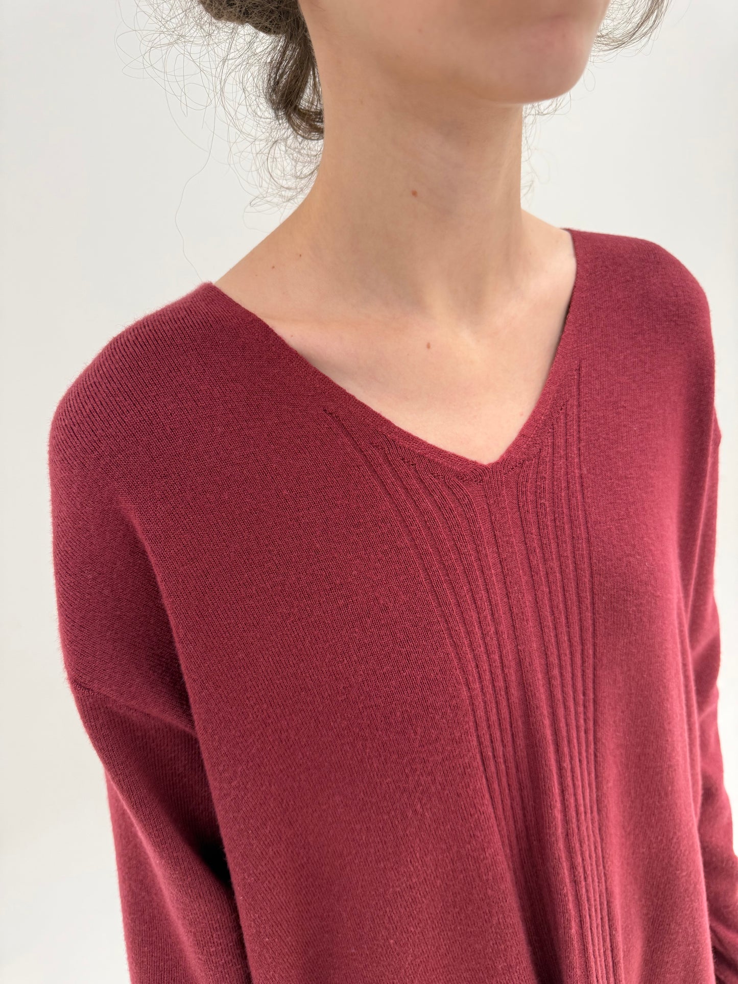 Pulover burgundy în croi lejer din lana merino extrafina