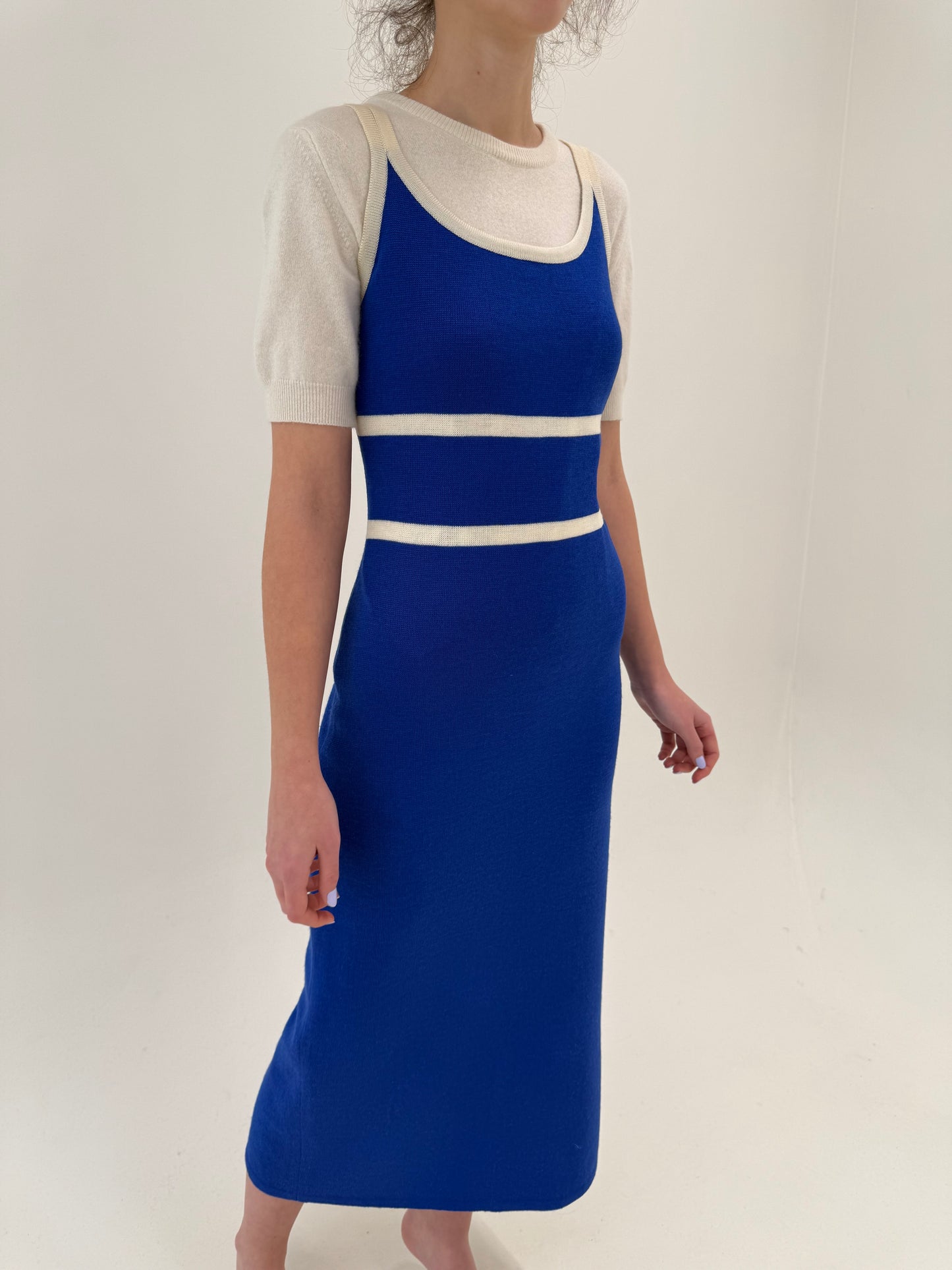 Rochie maxi din tricot de lana extrafina indigo blue cu talie marcată vizual