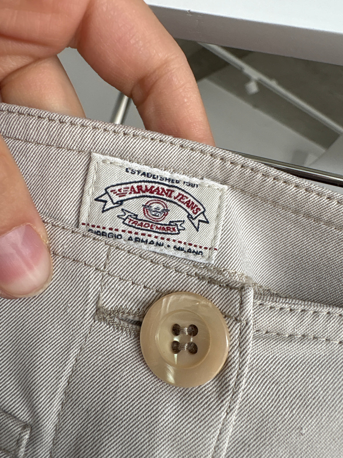 Pantaloni warm gray Armani în croi straight leg din bumbac gros