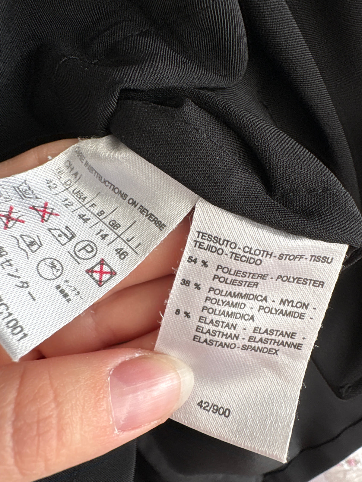 Jacheta Max Mara neagră minimalistă în croi cu guleraș super revenit în trend