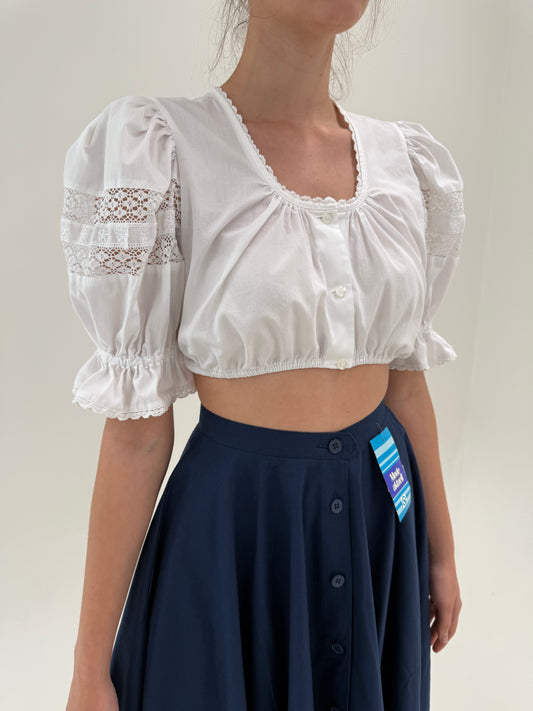 Top vintage cropped cu mâneci bufante și inserții de dantelă