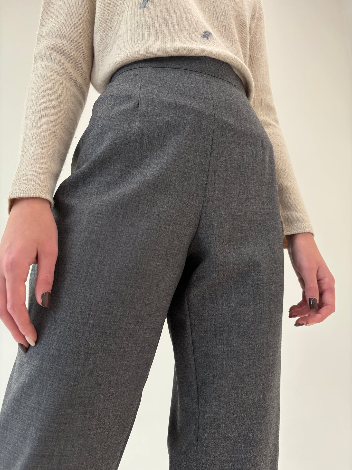 Pantaloni țigaretă mom fit din lana extrafina pura certificată