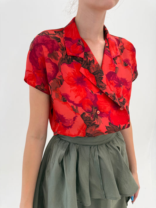 Cămașa cu print floral superb din mătase naturală în croi petrecut