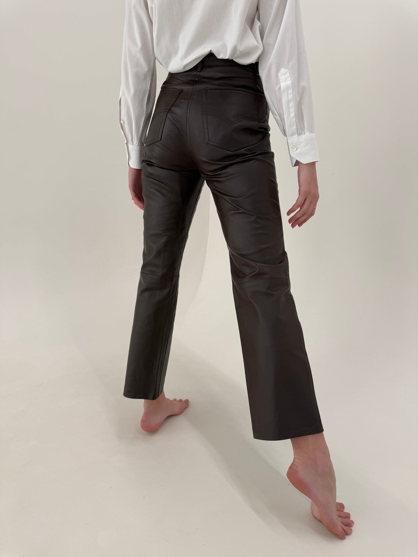 Pantaloni chocolate brown din piele naturală moale cu talie înaltă