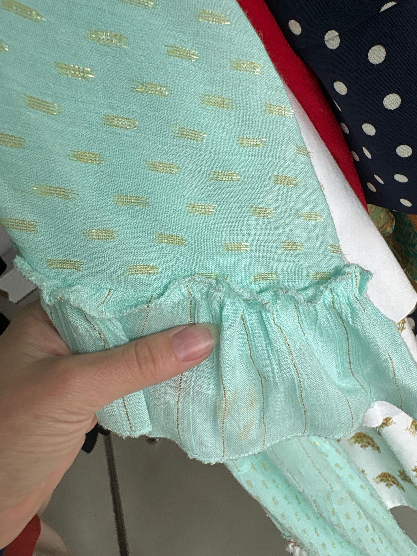 Kaftan boho super vaporos din creppe cu inserții fine aurii și aplicații manuale