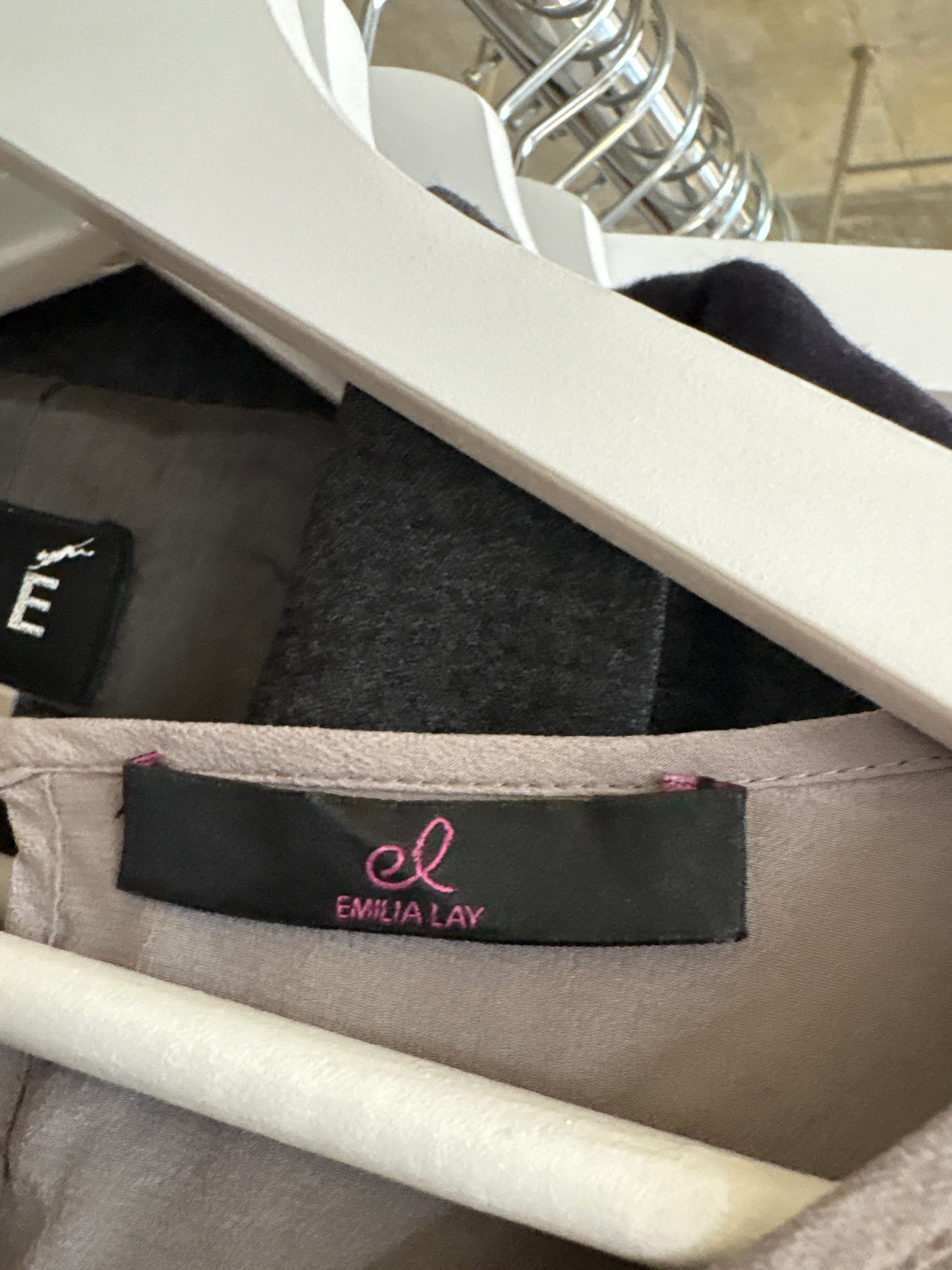 Bluză din mătase naturală silver grai în croi chic minimalist