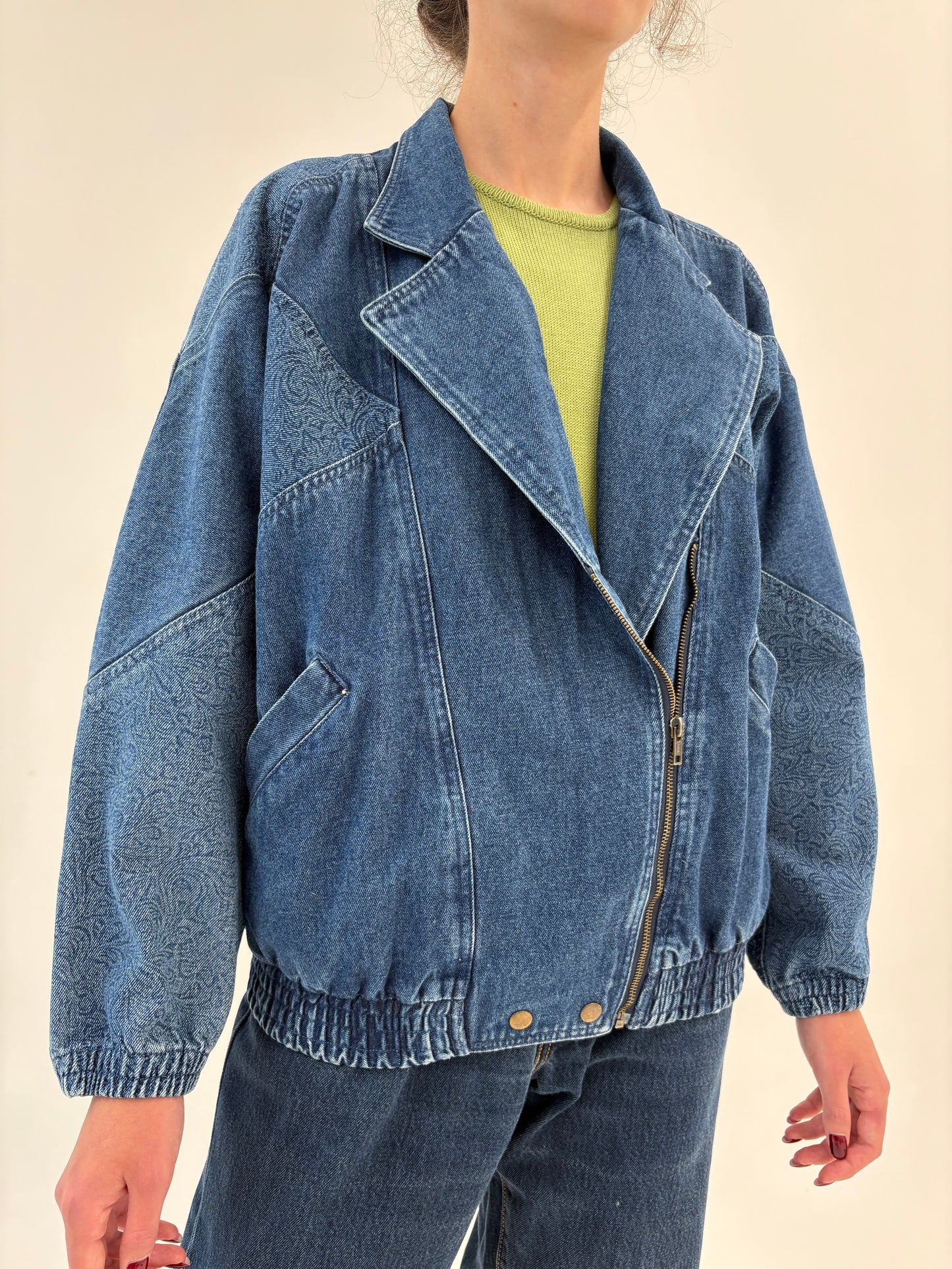 Geacă Old vintage din jeans sfârșit de  80 în croi tip bomber