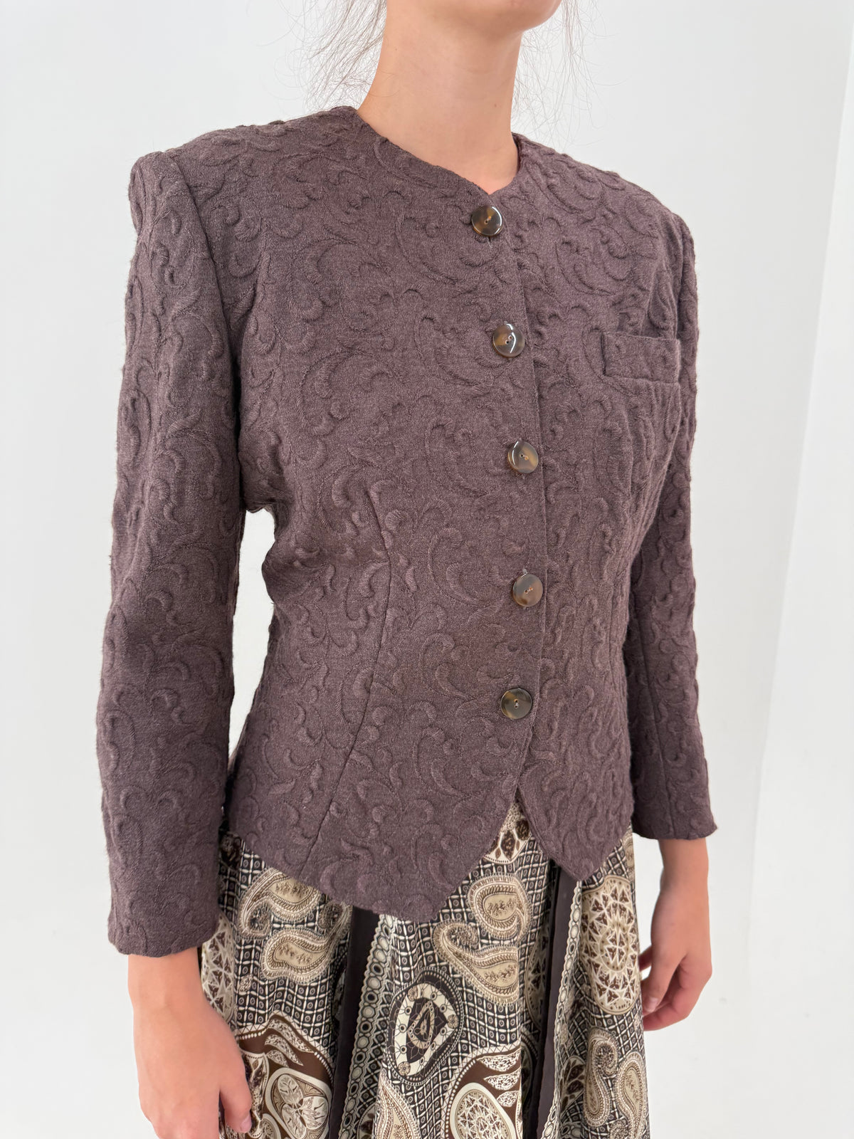 Sacou taupe de brand luxury italian din lana excepțională texturată cu broderie ca o dantelă