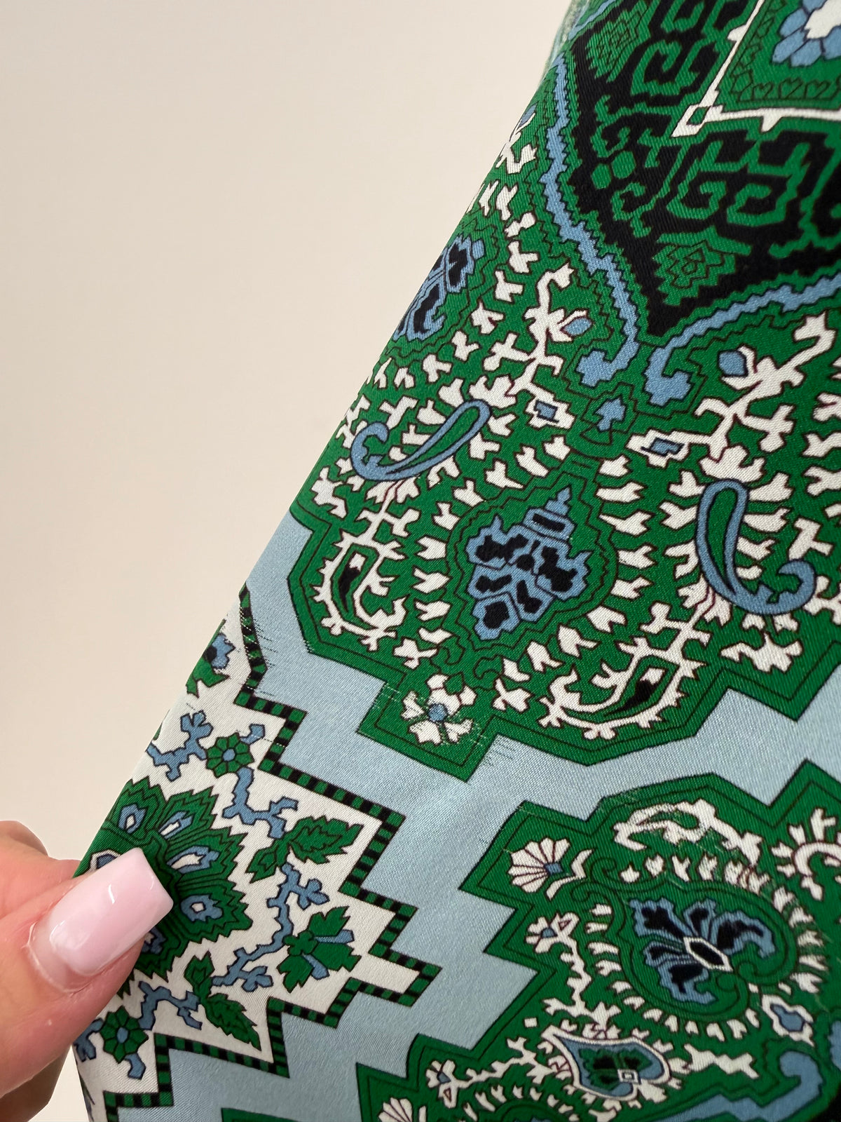 Pulover Max Mara cu fata din mătase naturală și restul tricot de lana cu print superb