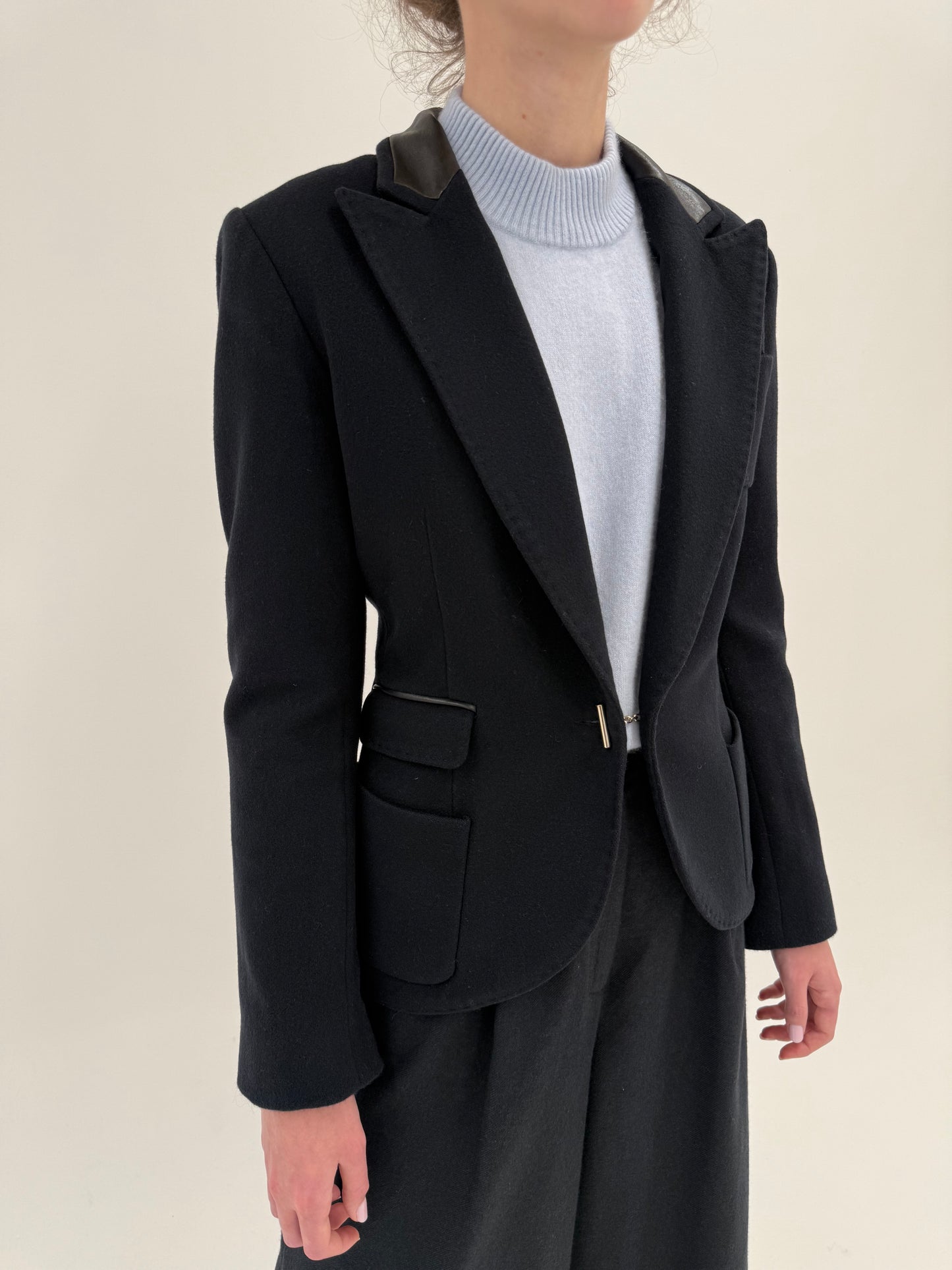Sacou ultra luxury negru Barbara Bui cambrat din lana și cașmir cu piele naturală