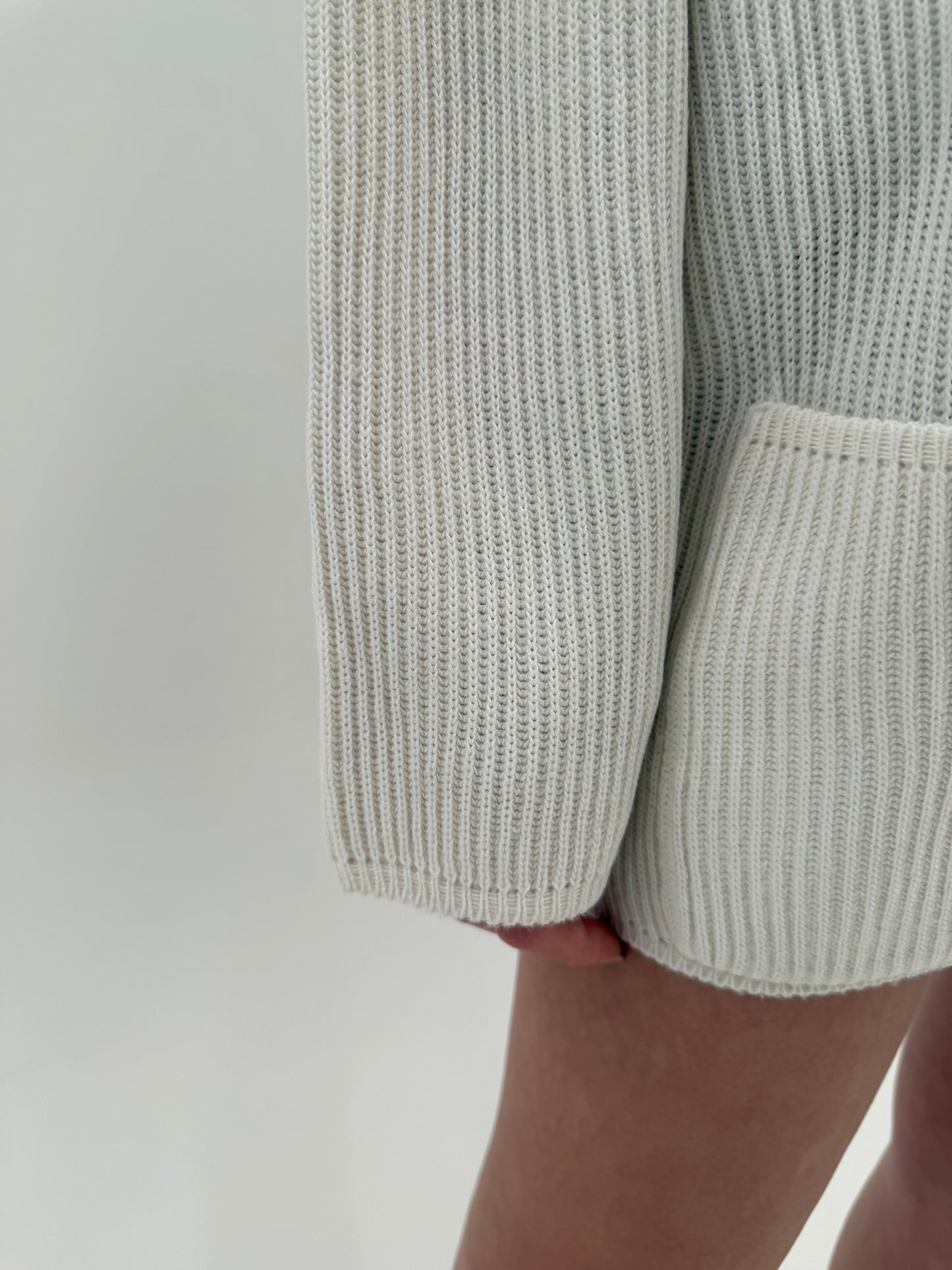 Cardigan lung butter white din lana extrafina ribbed