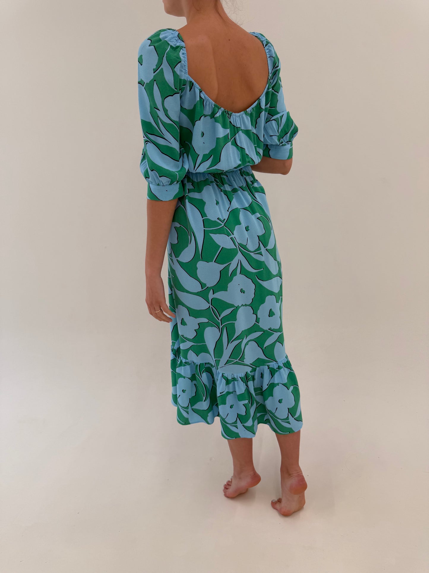 Rochie vintage maxi în culori superbe cu talie și decolteu elastic