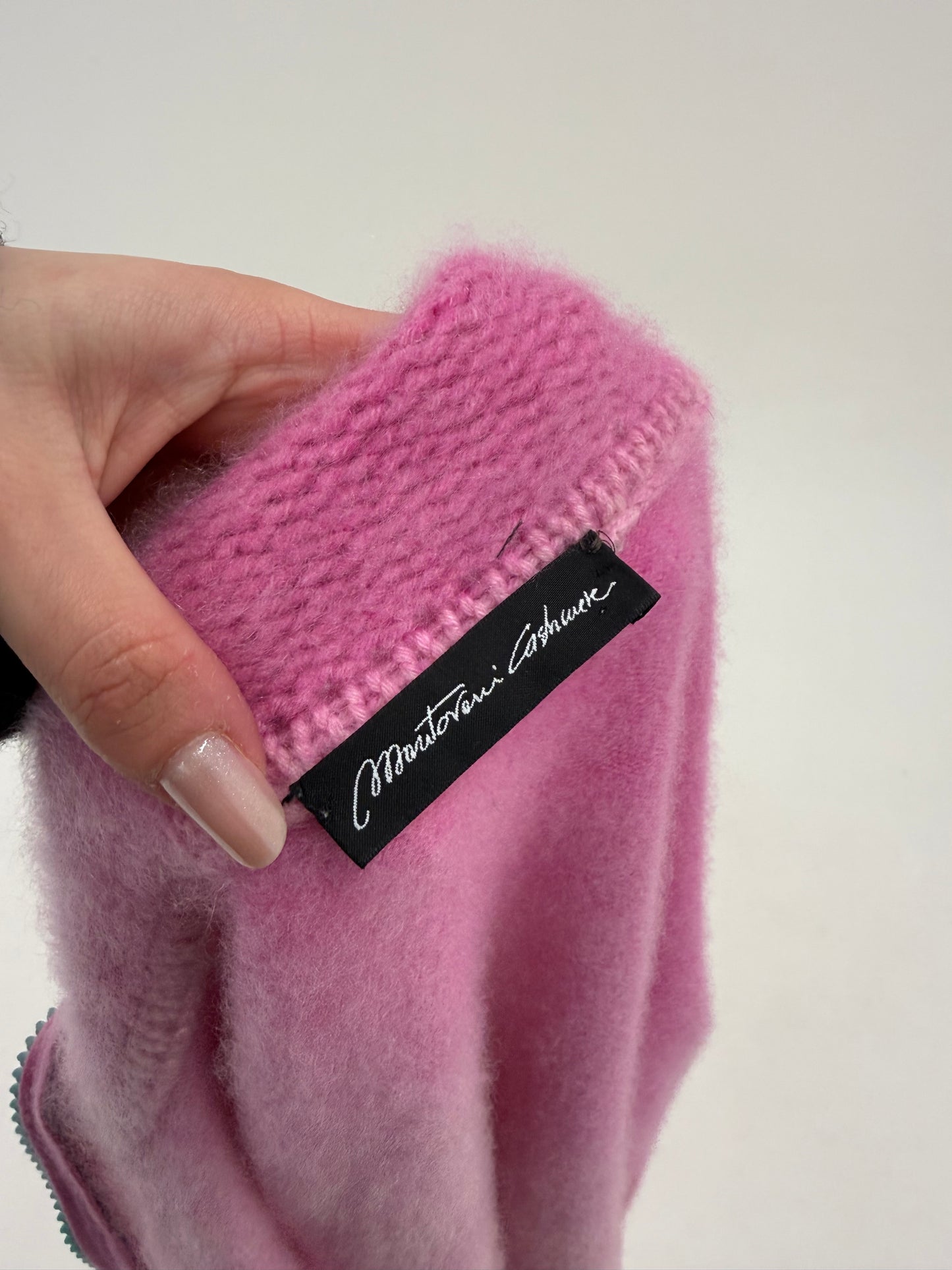 Jacheta Barbie Pink din cașmir multiply excepțional cu influențe casual