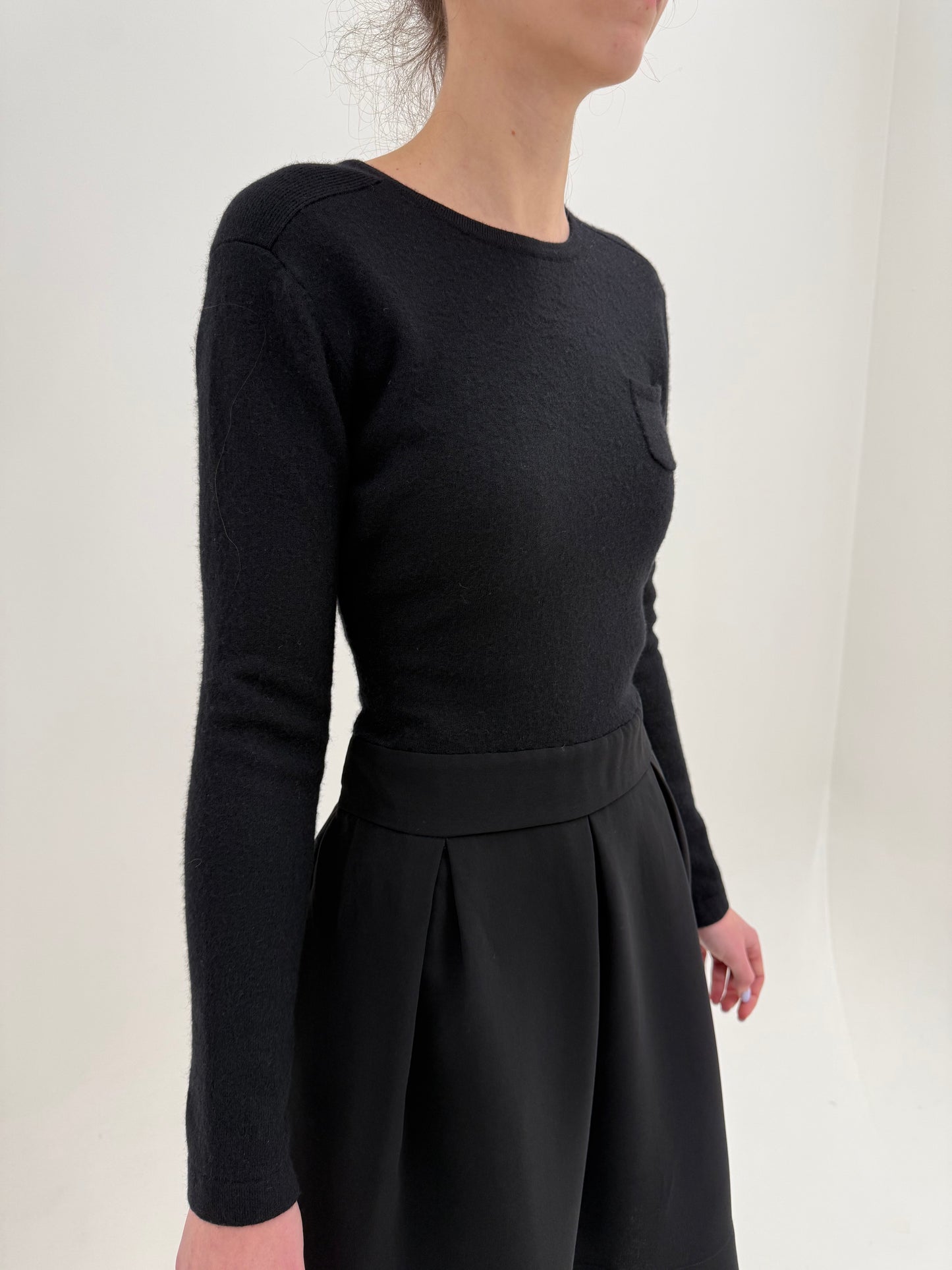 Rochie Armani din tricot de lana extafina cu talie marcată și fusta din stofă