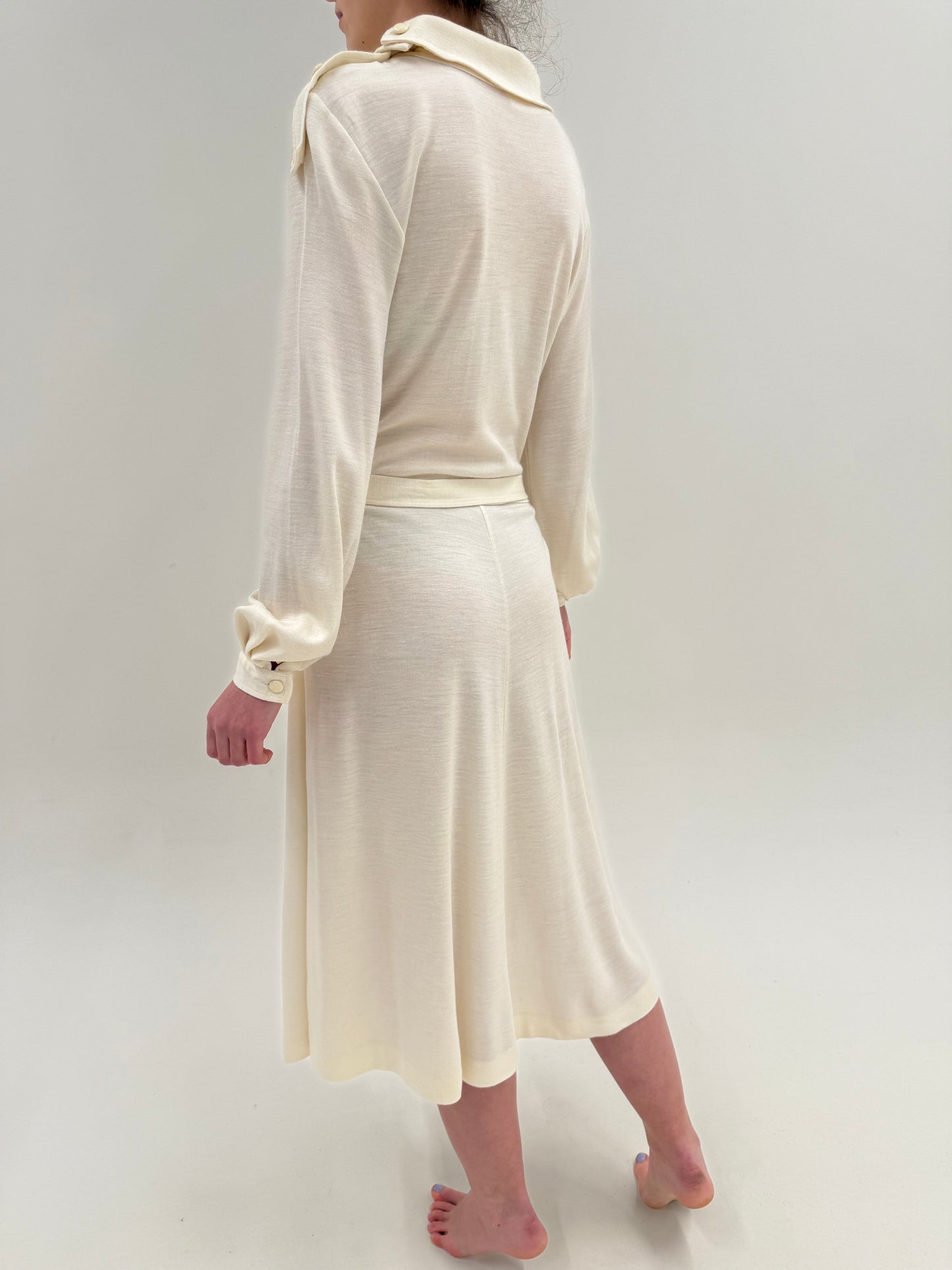 Rochie maxi butter white cu talie reglabilă din jerse de lana extrafina