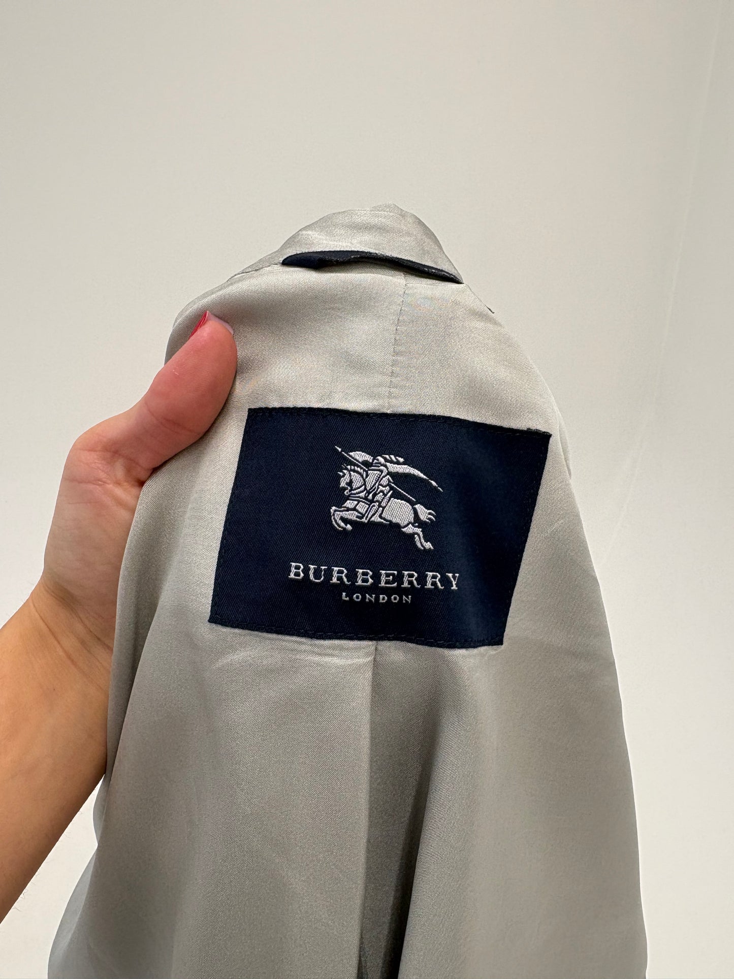 Trench Burberry in croi clasic actual impermeabil