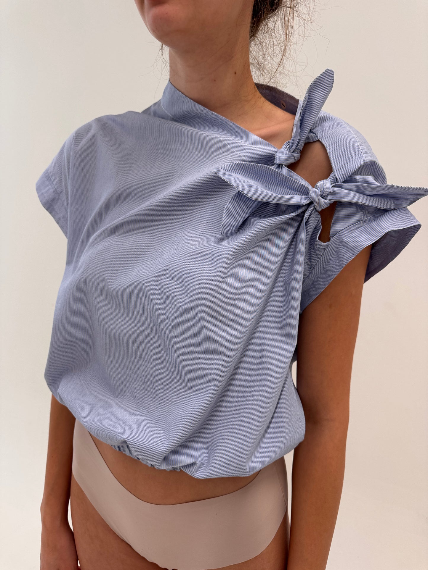 Top ultra chic din poplin texturat de bumbac cu dungi de brand premium italian