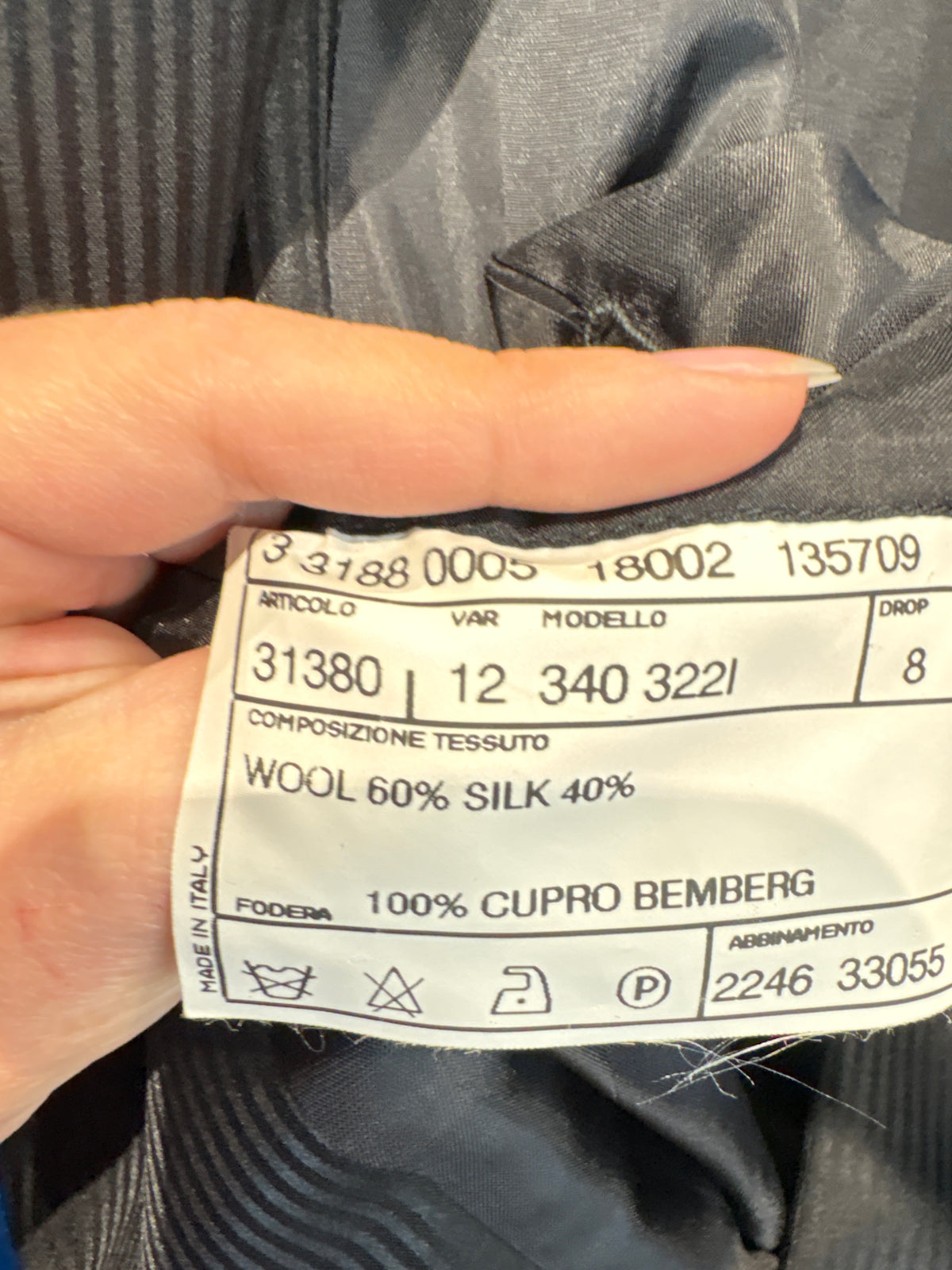 Costum negru de brand luxury Pal Zileri din stofă de lana și mătase naturală texturat cu dungi