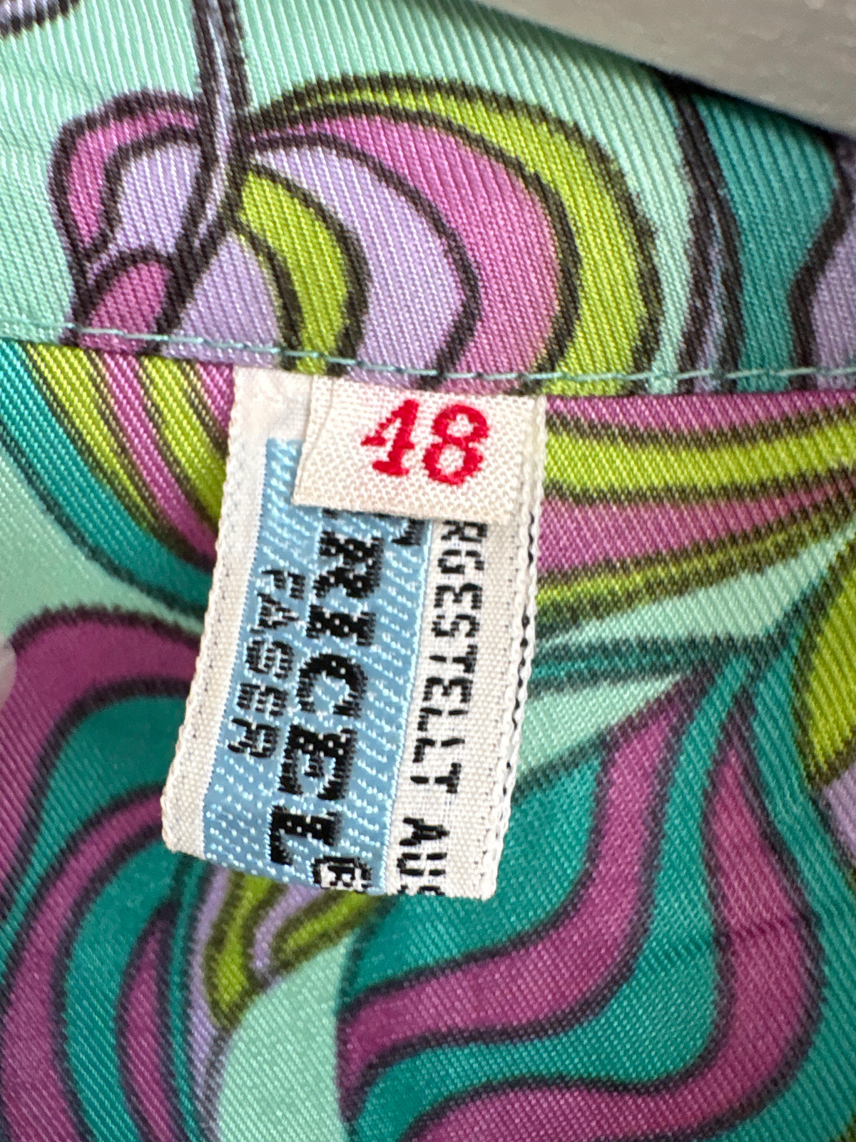 Cămașa vintage în stil Emilio Pucci cu panglică la gât în culori superbe