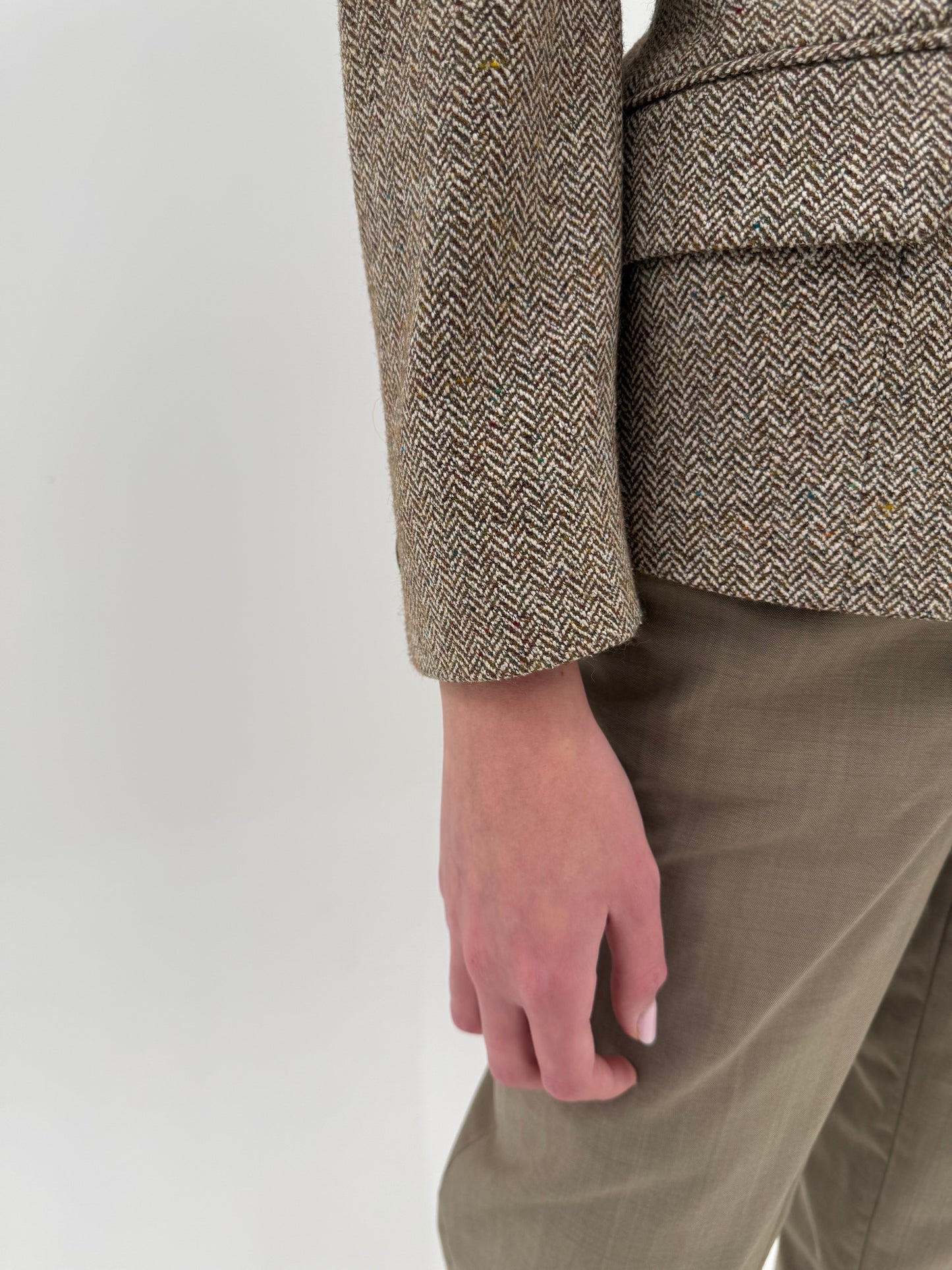 Sacou nude cambrat din stofă Chevron de lana și mătase naturală