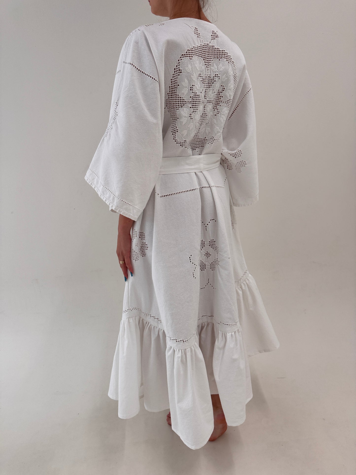 Kaftan excepțional cu cordon în croi amplu cu macrame și broderie manuală