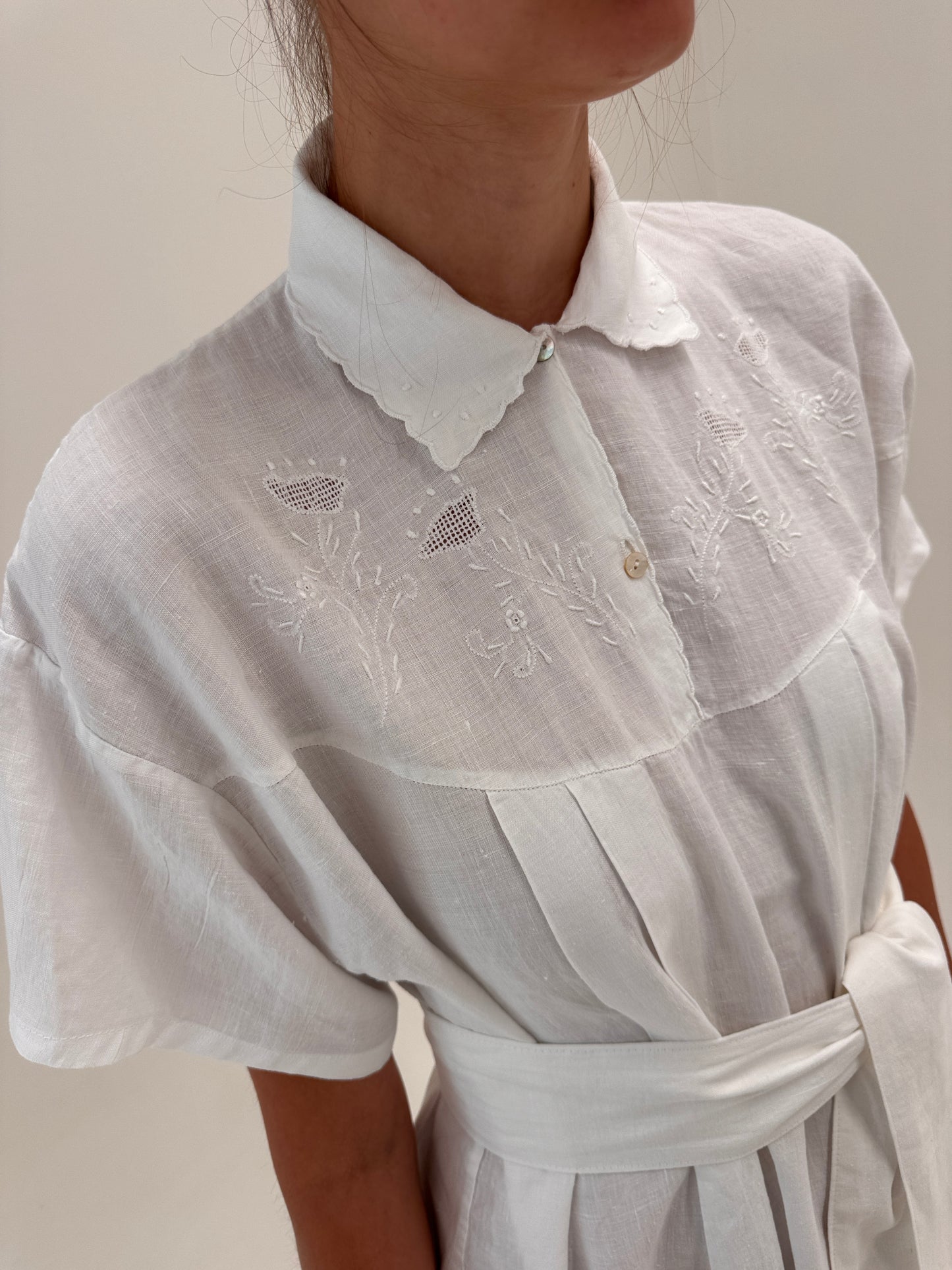 Rochie vintage maxi bijuterie din pânză excepțională de in cu broderie manuală
