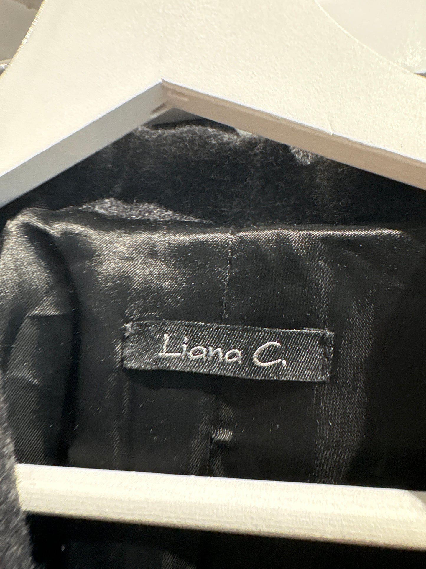 Palton italian charcoal gray ușor cambrat din stofă groasă 80% lana