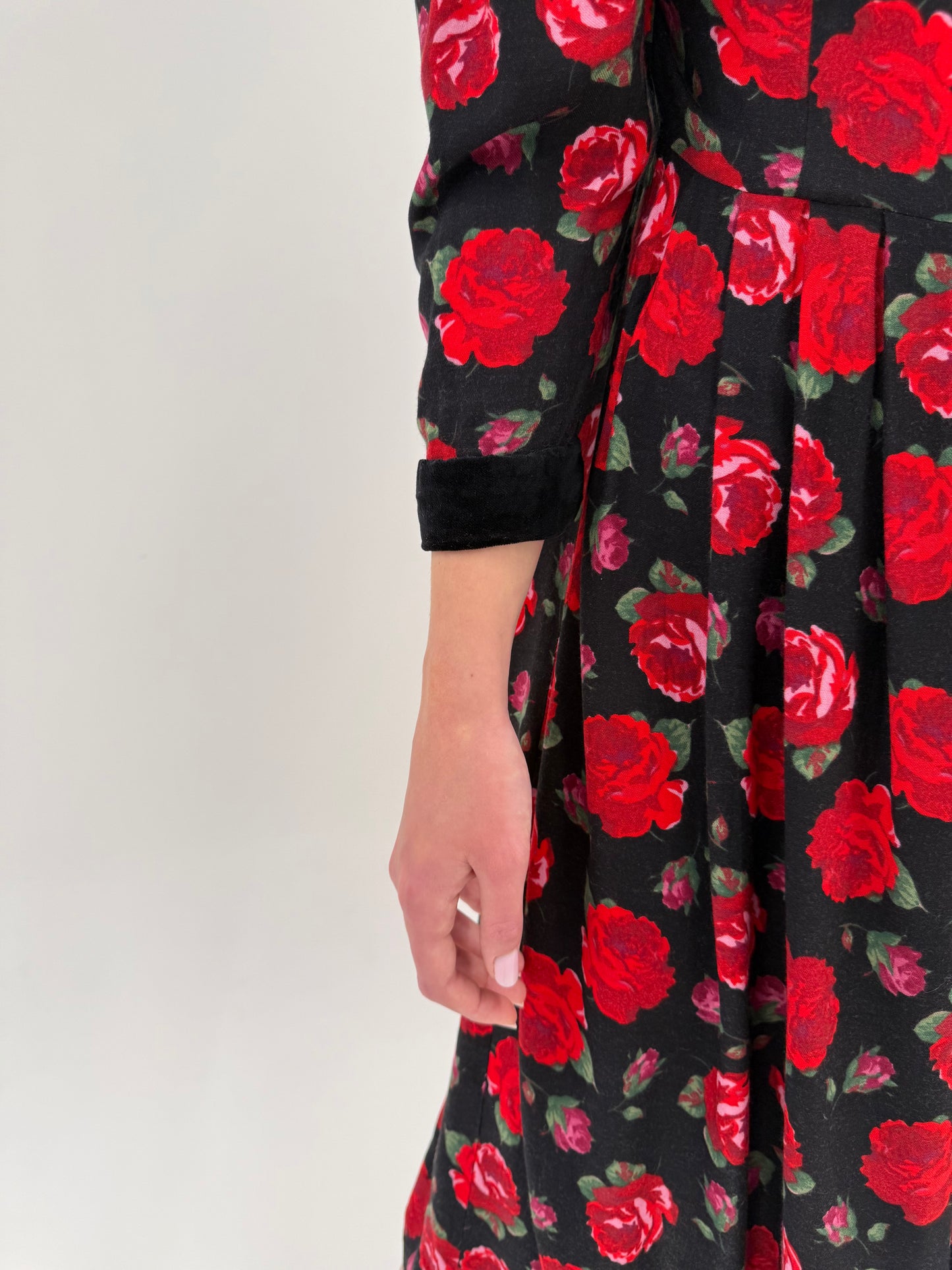 Rochie vintage în stil Dolce & Gabbana din lana extrafina cambrata