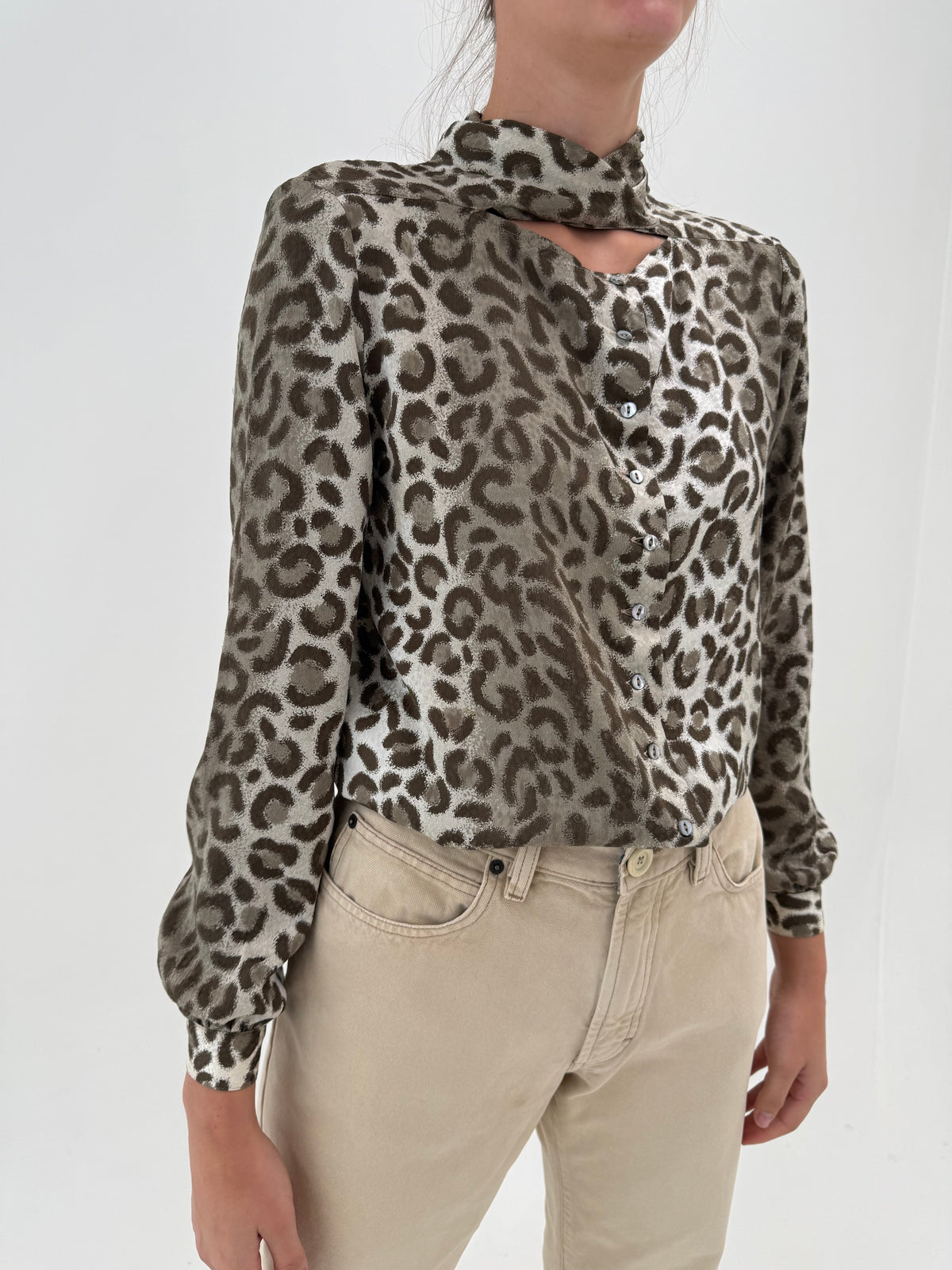 Cămașa din mătase naturală animal print în croi chic