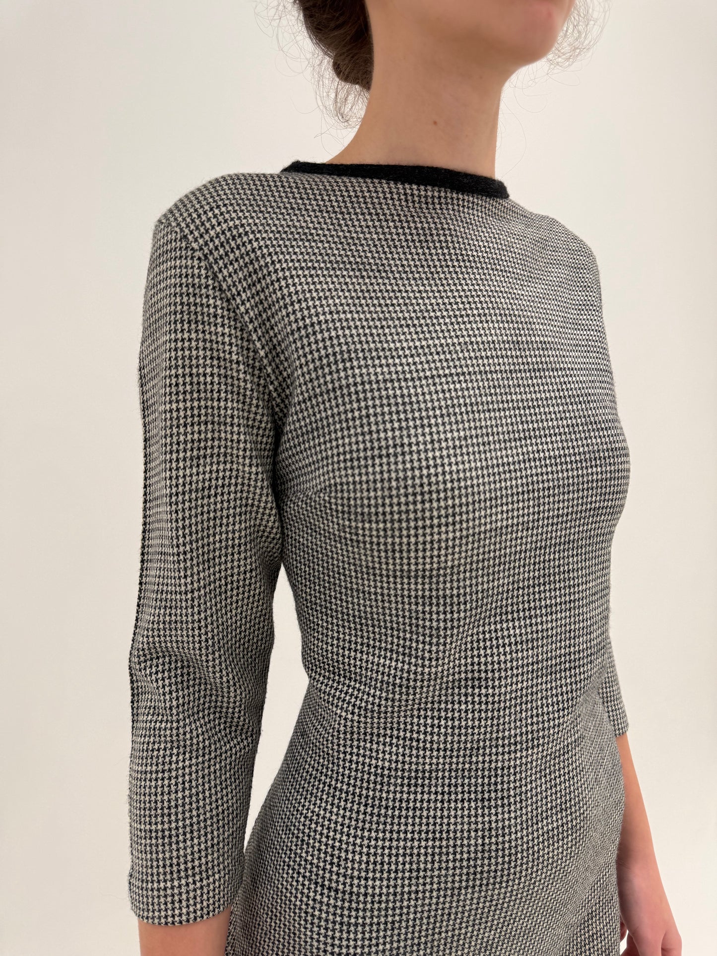 Rochie Old vintage body-skimming anii 60 din tricot de lana extrafina