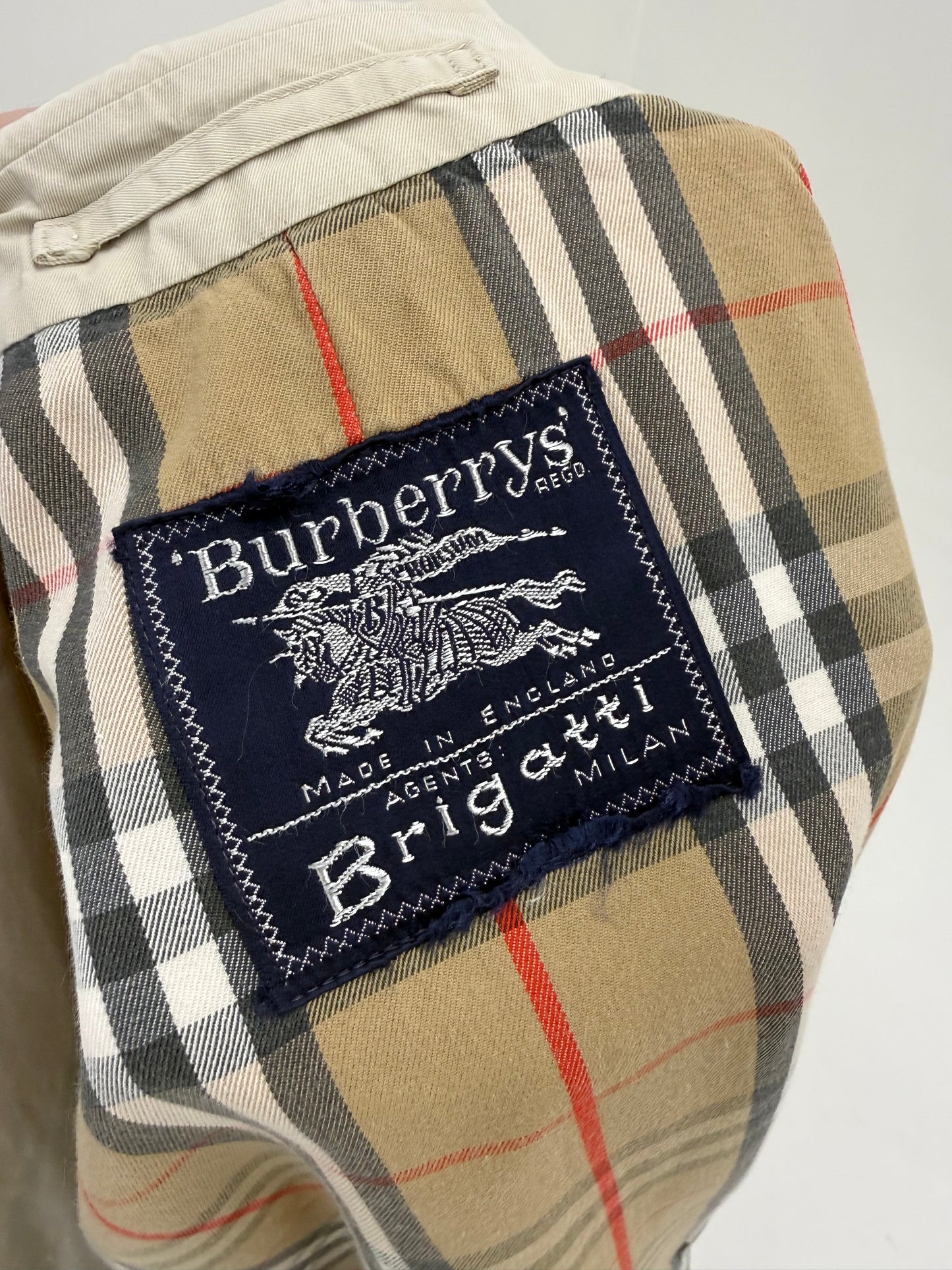 Trench Burberry vintage petite light nude în croi clasic