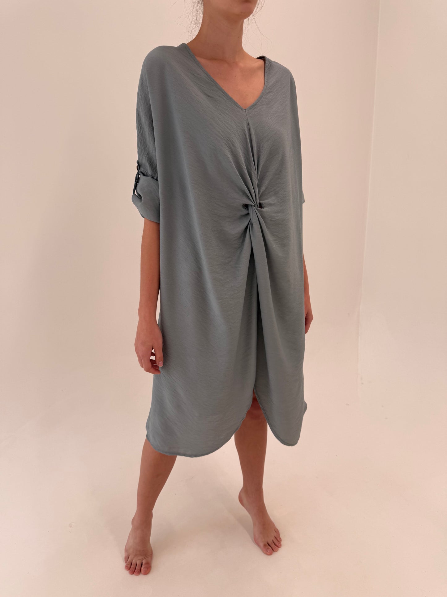 Rochie italiana în croi drapat oversized dusty mint green din panzica cu mânecă reglabilă