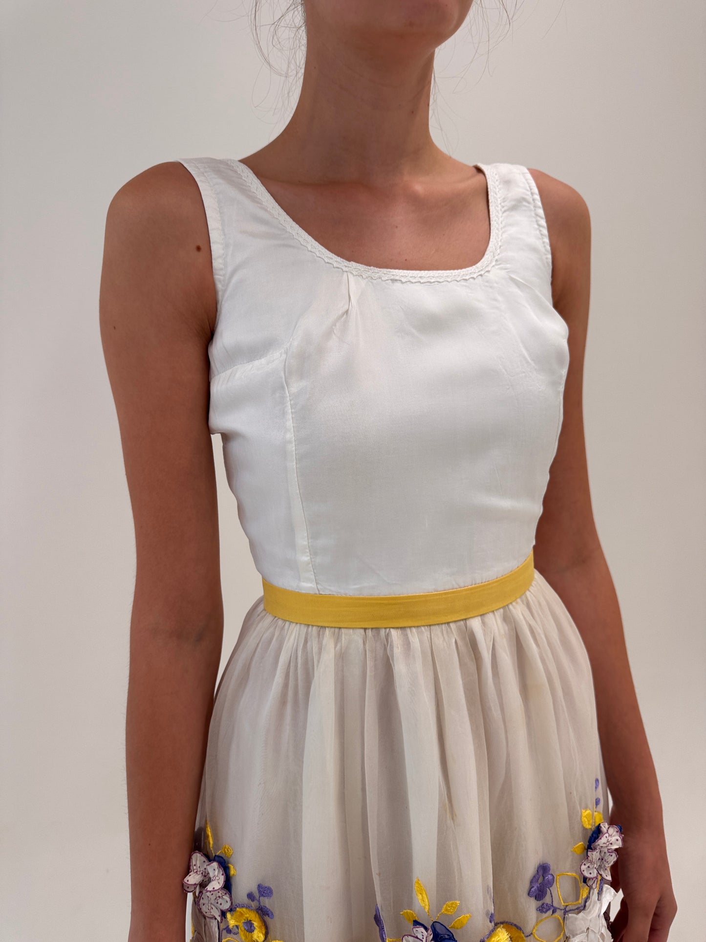 Set vintage de seară couture cu rochie maxi și ‘sort’ cu aplicații manuale 3D pe organza de mătase