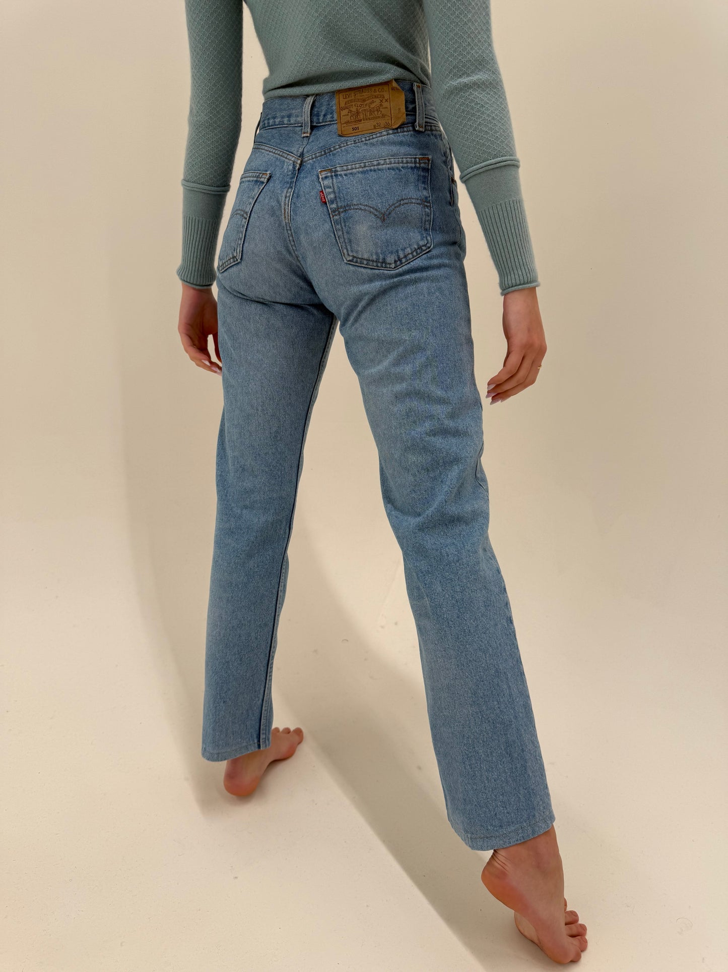 Jeans vintage Levi’s 501 anii 90