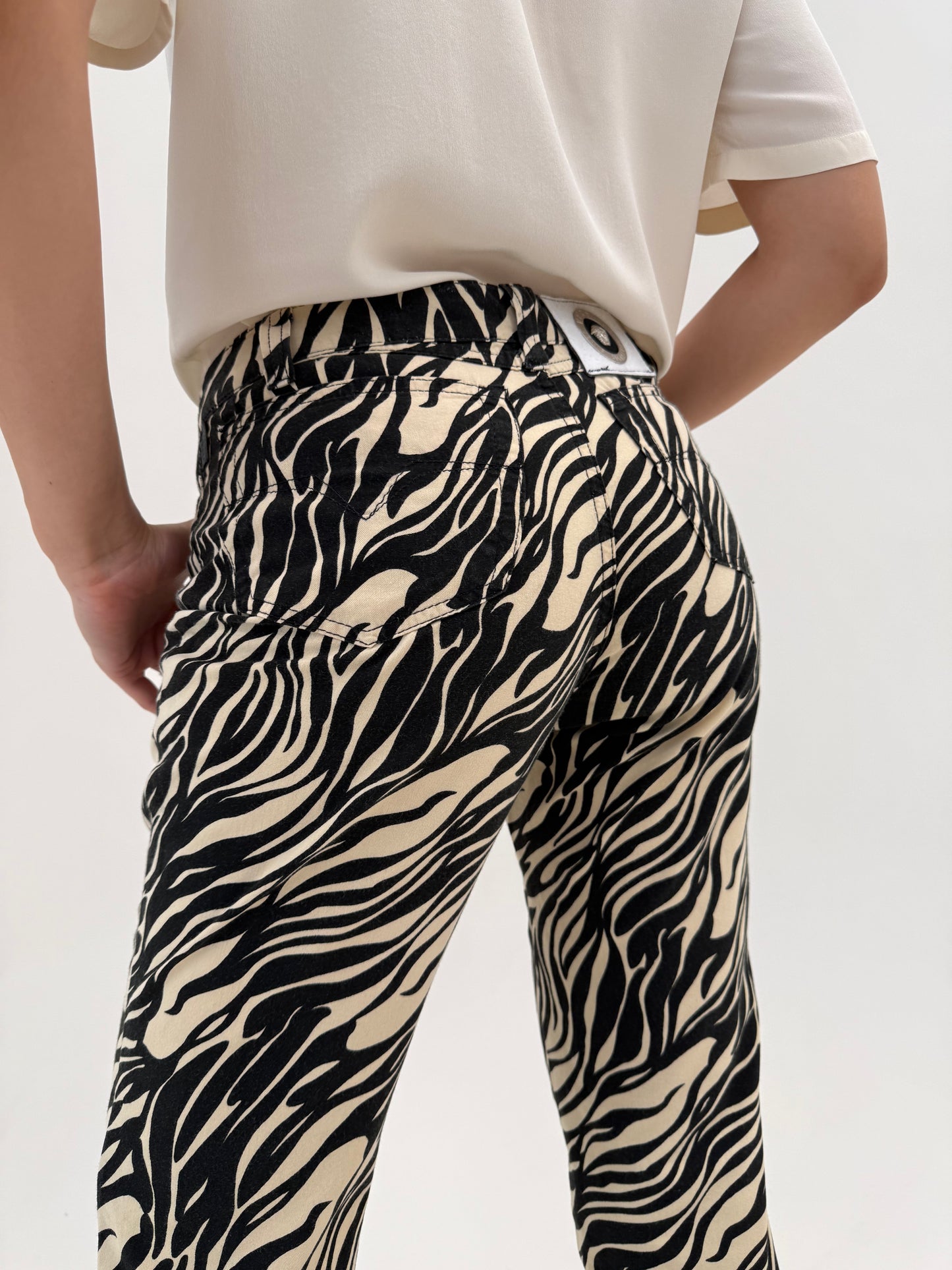 Pantaloni petite Versace animali print stilizat din canvas de bumbac